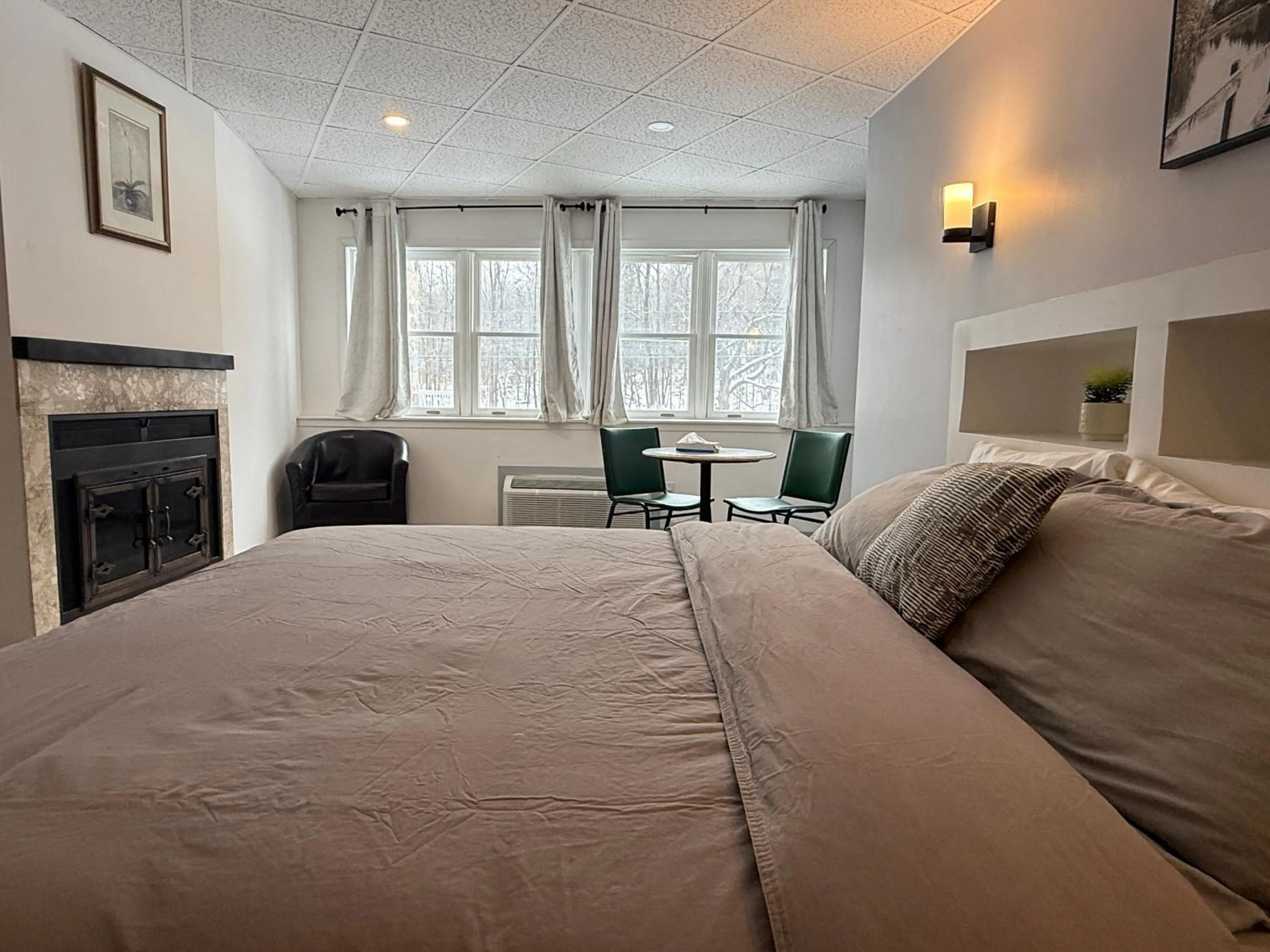 Seating area, Bed in Hotel Motel La Marquise