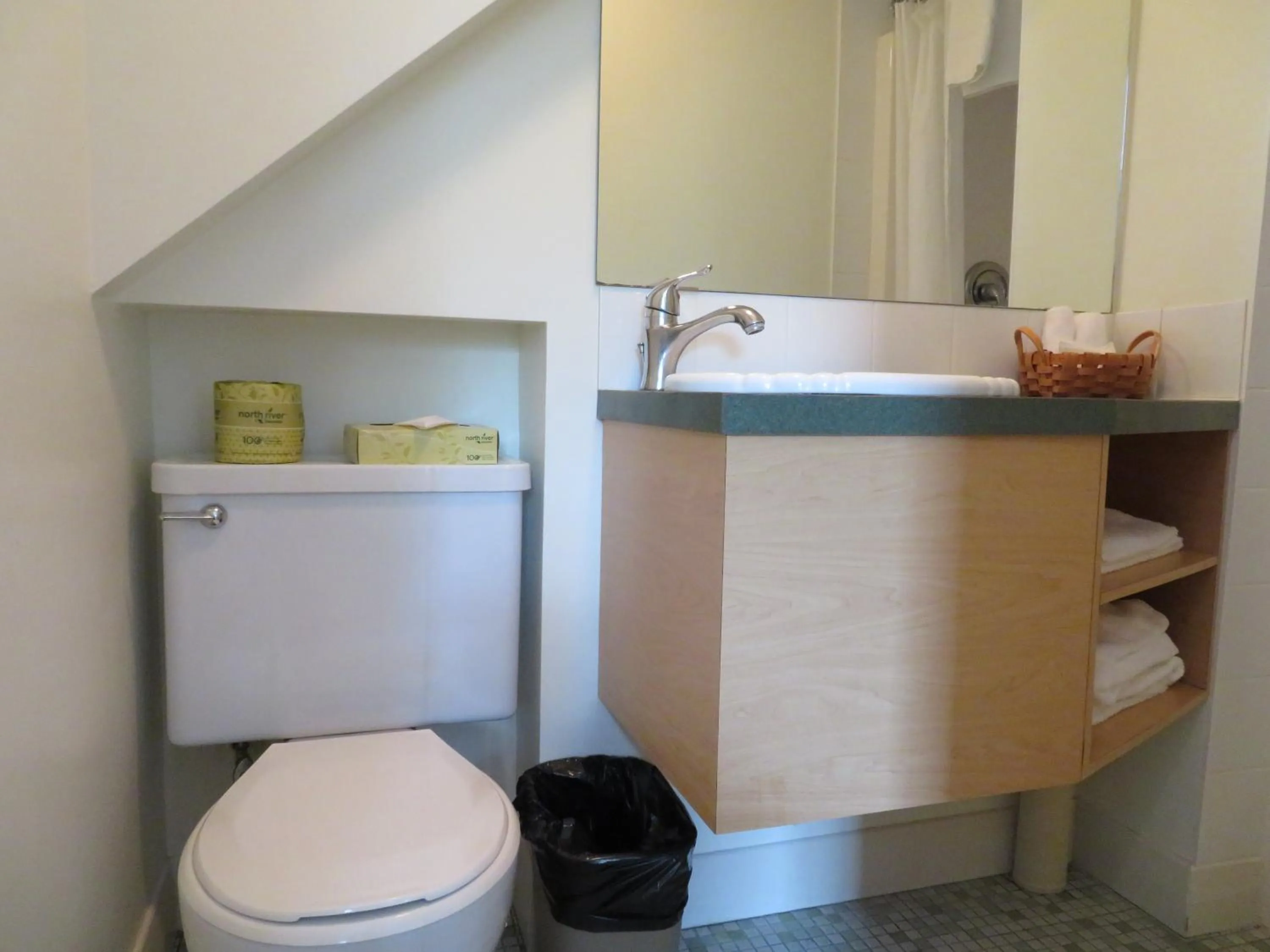 Bathroom in Motel & Hotel La Paysanne