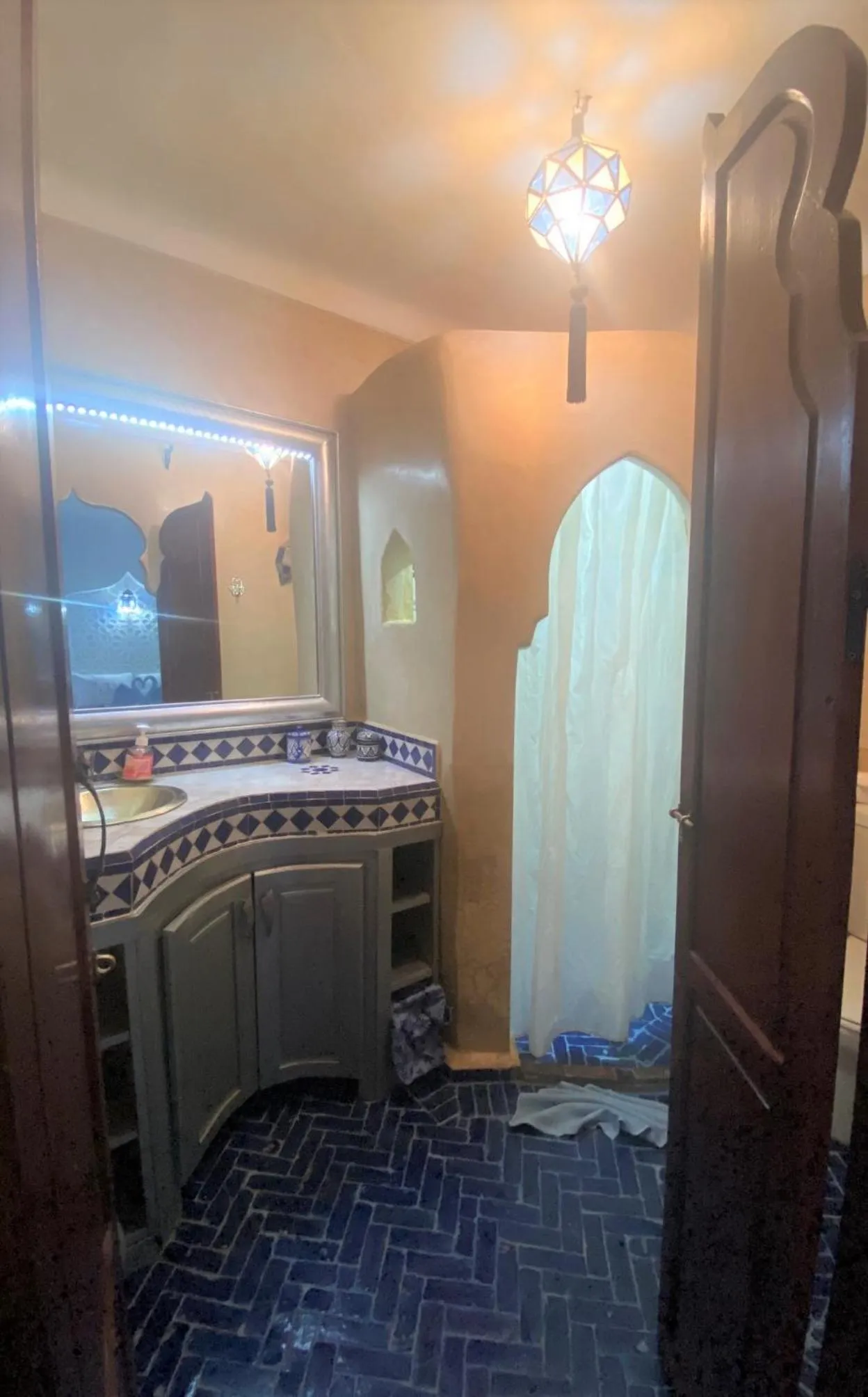 Bathroom in Les Jardins Mandaline