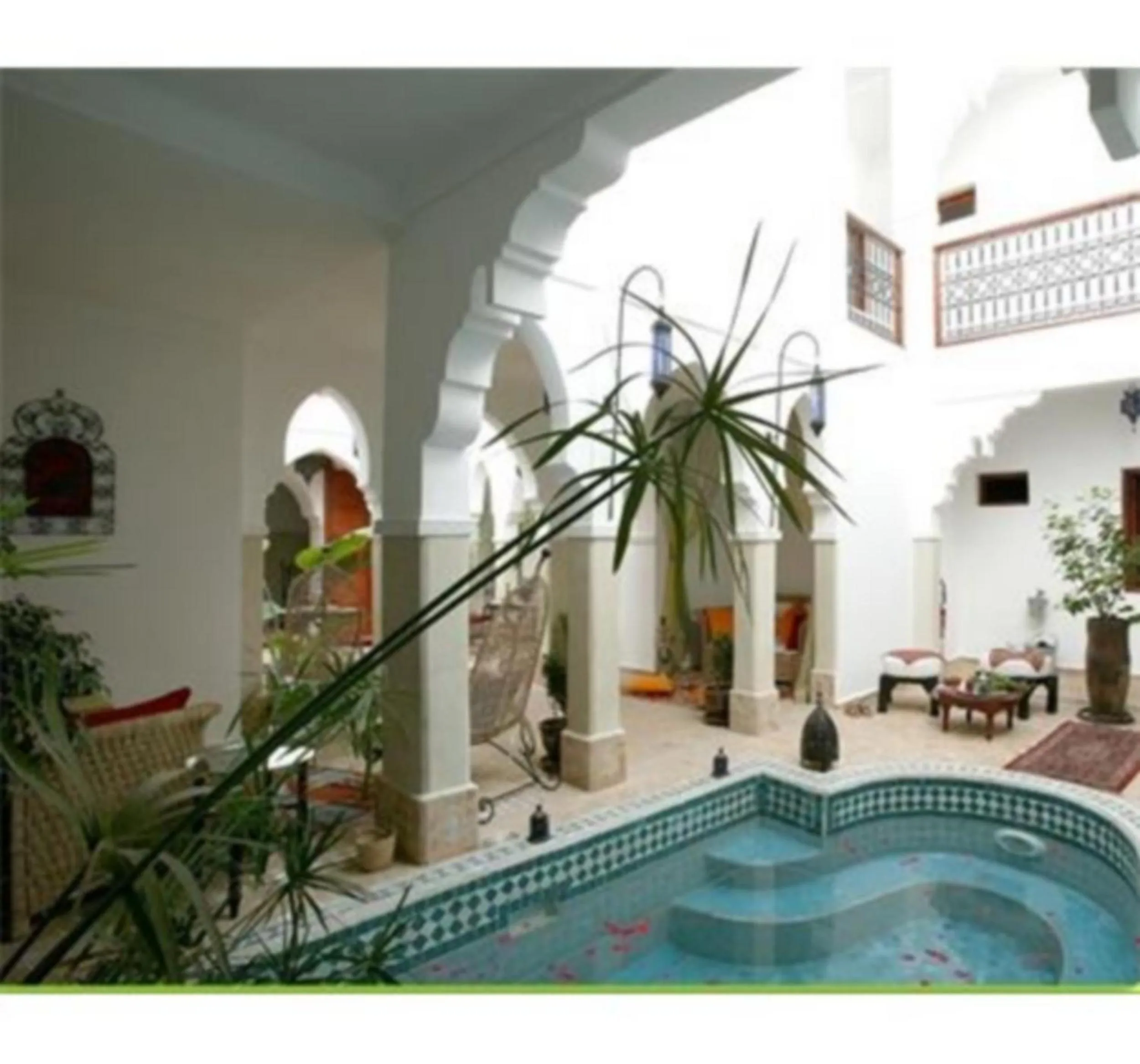 Swimming pool in Les Jardins Mandaline