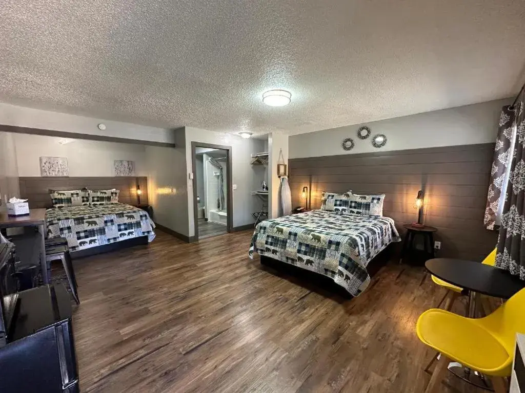 Standard Queen Room with Two Queen Beds in Lake Ridge South Lake Tahoe Standard Queen Room with Two Queen Beds in Lake Ridge South Lake Tahoe