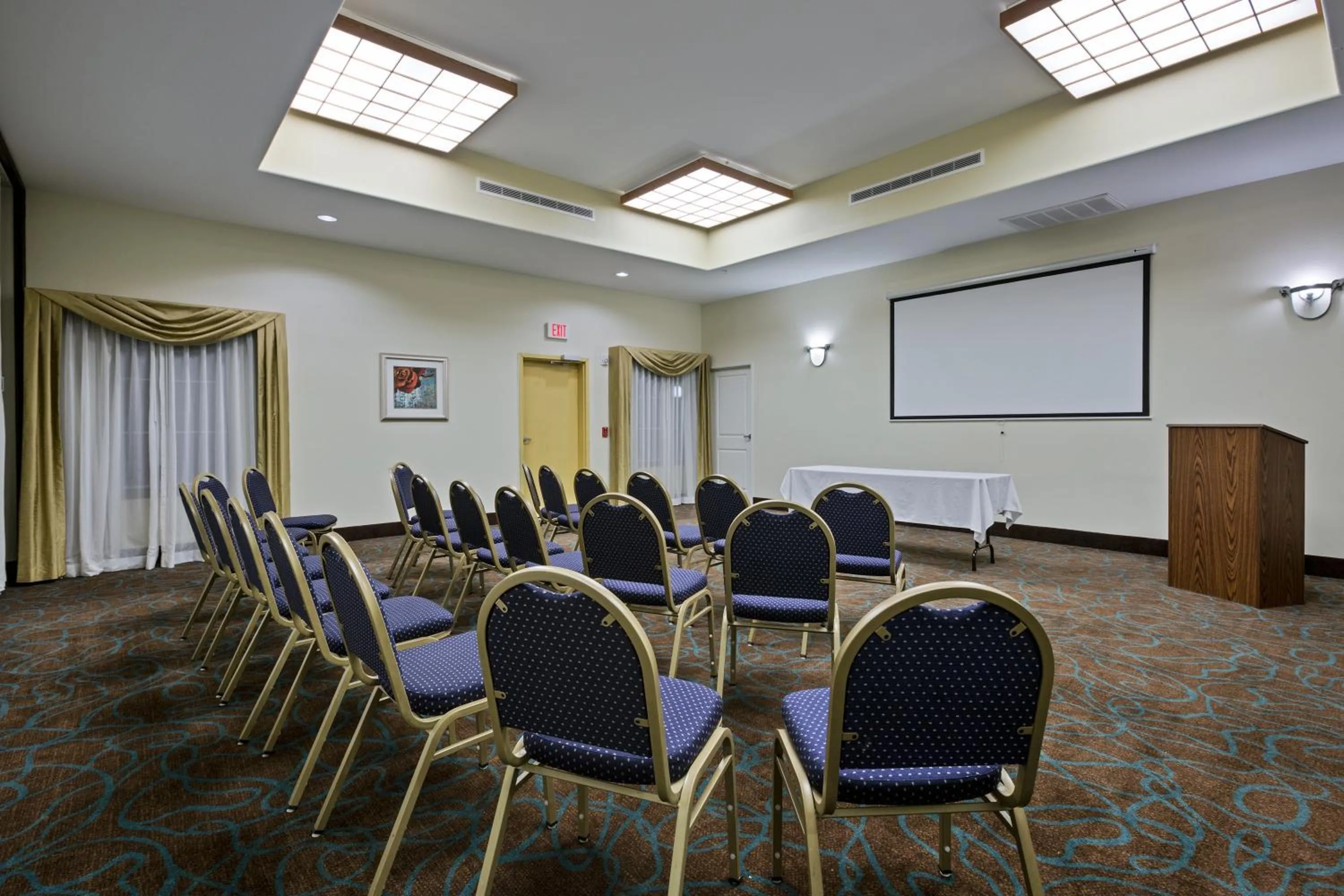 Meeting/conference room in La Quinta by Wyndham Houston New Caney