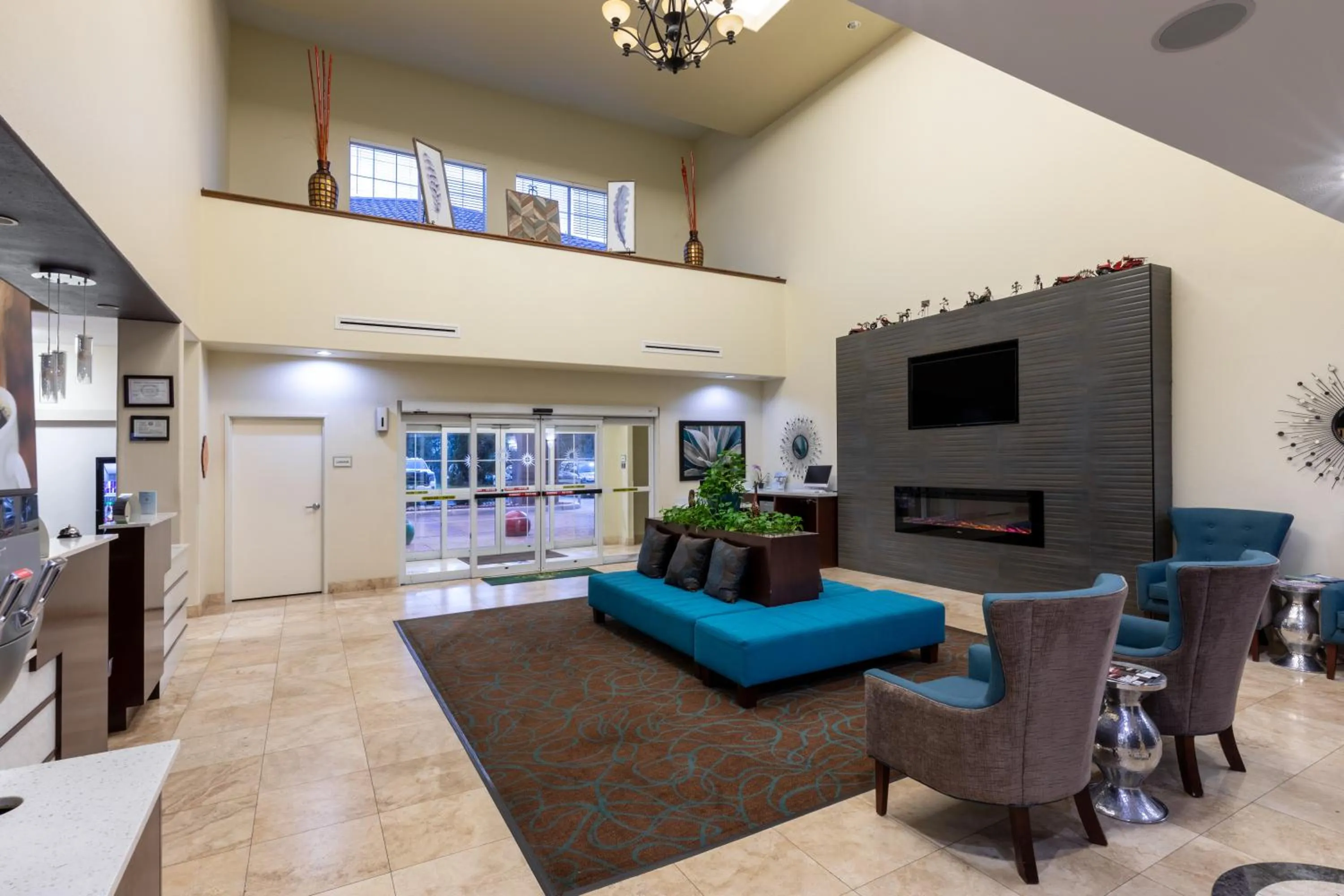 Lobby or reception in La Quinta by Wyndham Houston New Caney