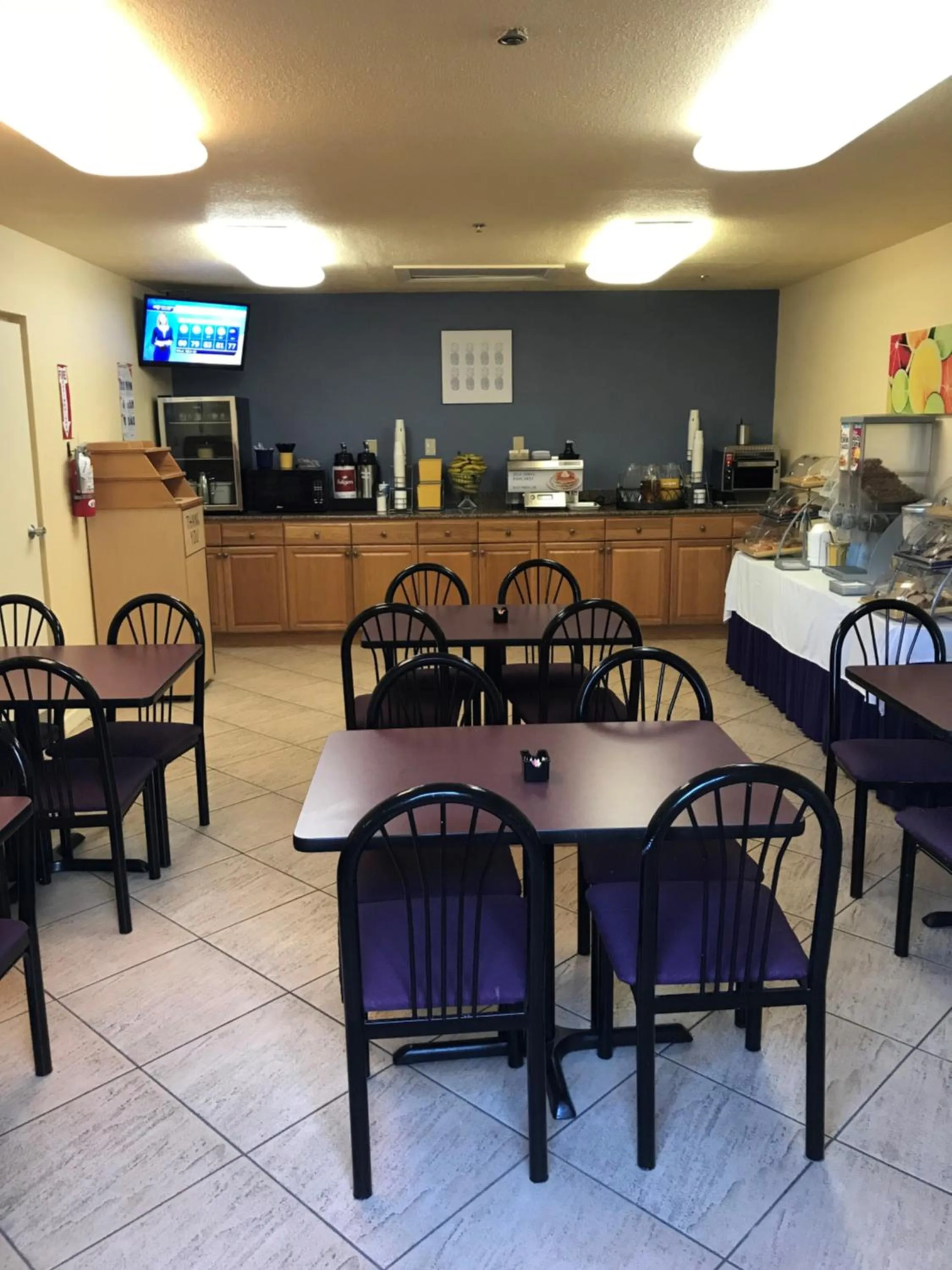 Continental breakfast in Days Inn by Wyndham N Orlando/Casselberry