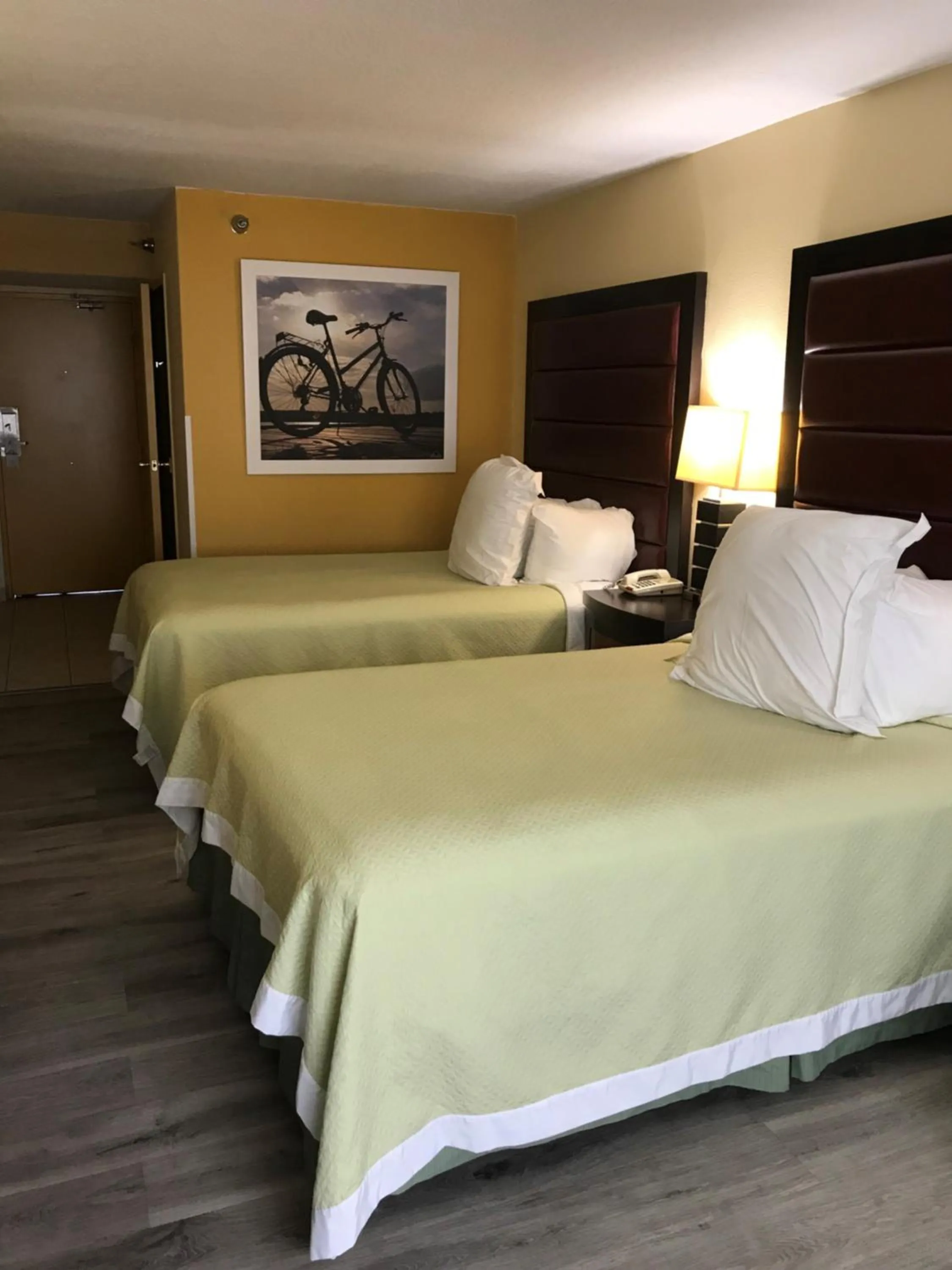 Decorative detail, Bed in Days Inn by Wyndham N Orlando/Casselberry