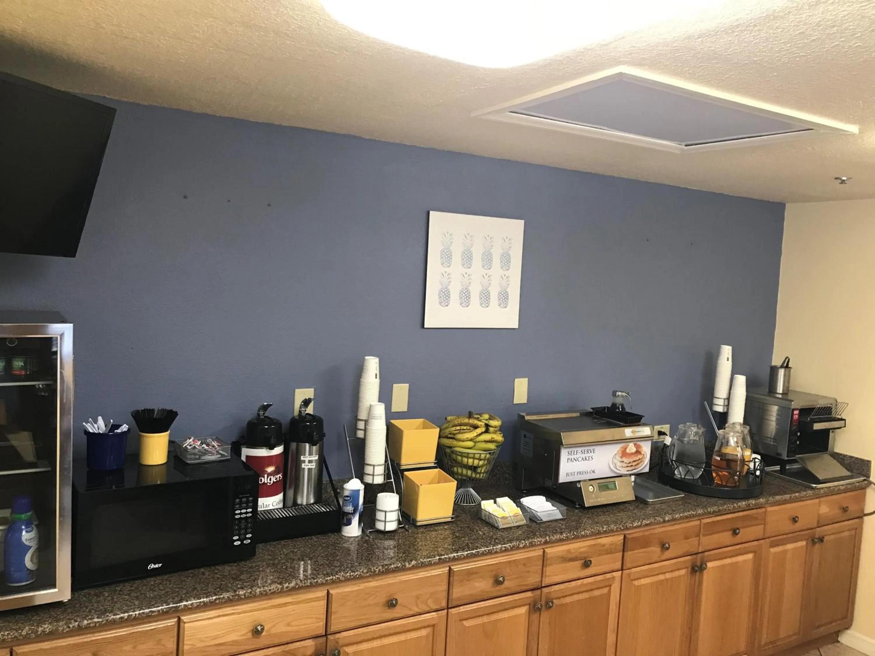 Continental breakfast in Days Inn by Wyndham N Orlando/Casselberry