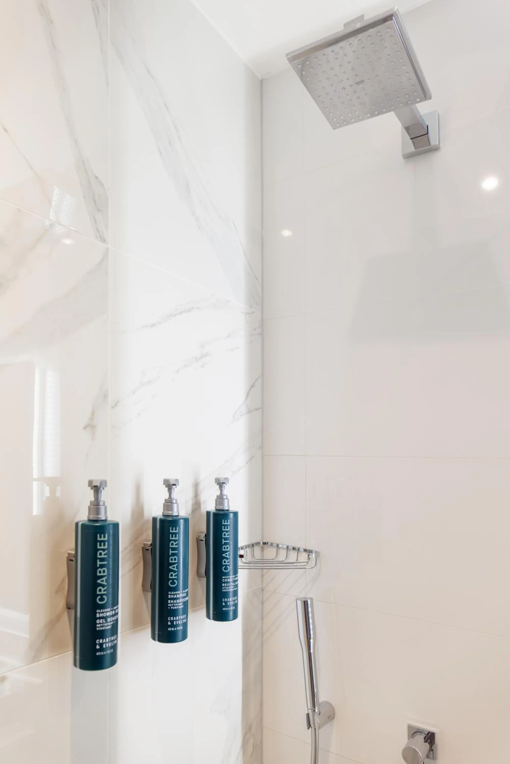 Shower in DoubleTree by Hilton London Angel Kings Cross