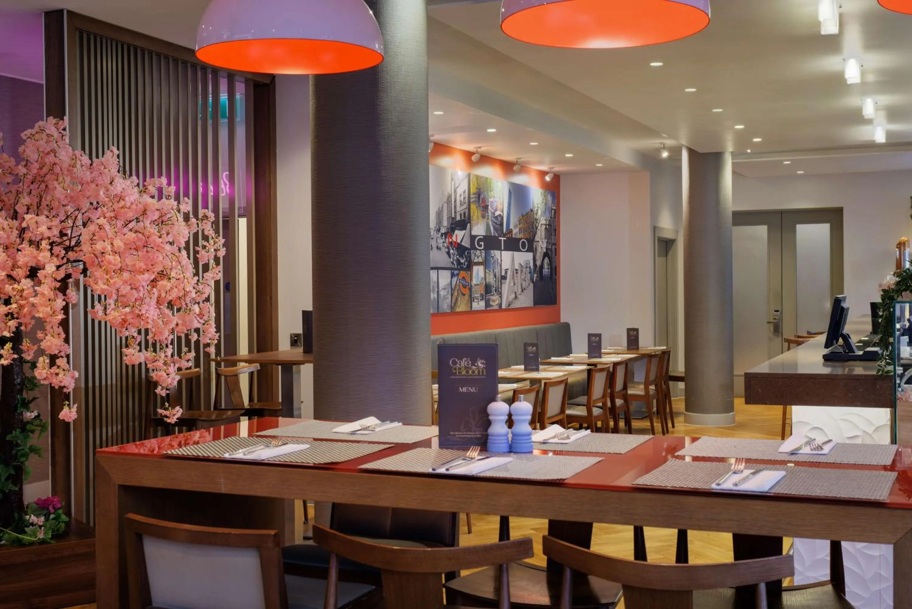 Restaurant/places to eat in DoubleTree by Hilton London Angel Kings Cross