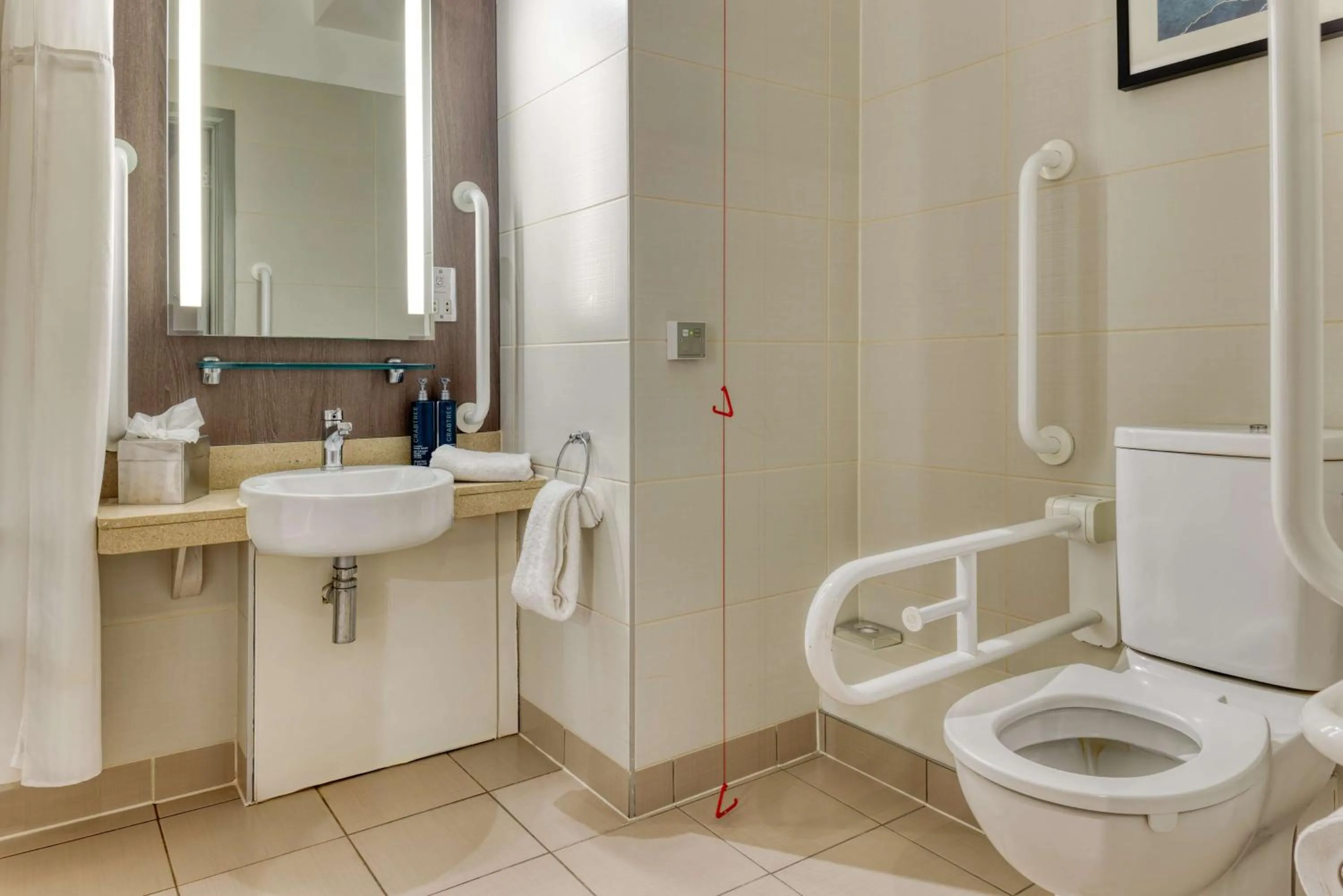 Photo of the whole room in DoubleTree by Hilton London Angel Kings Cross