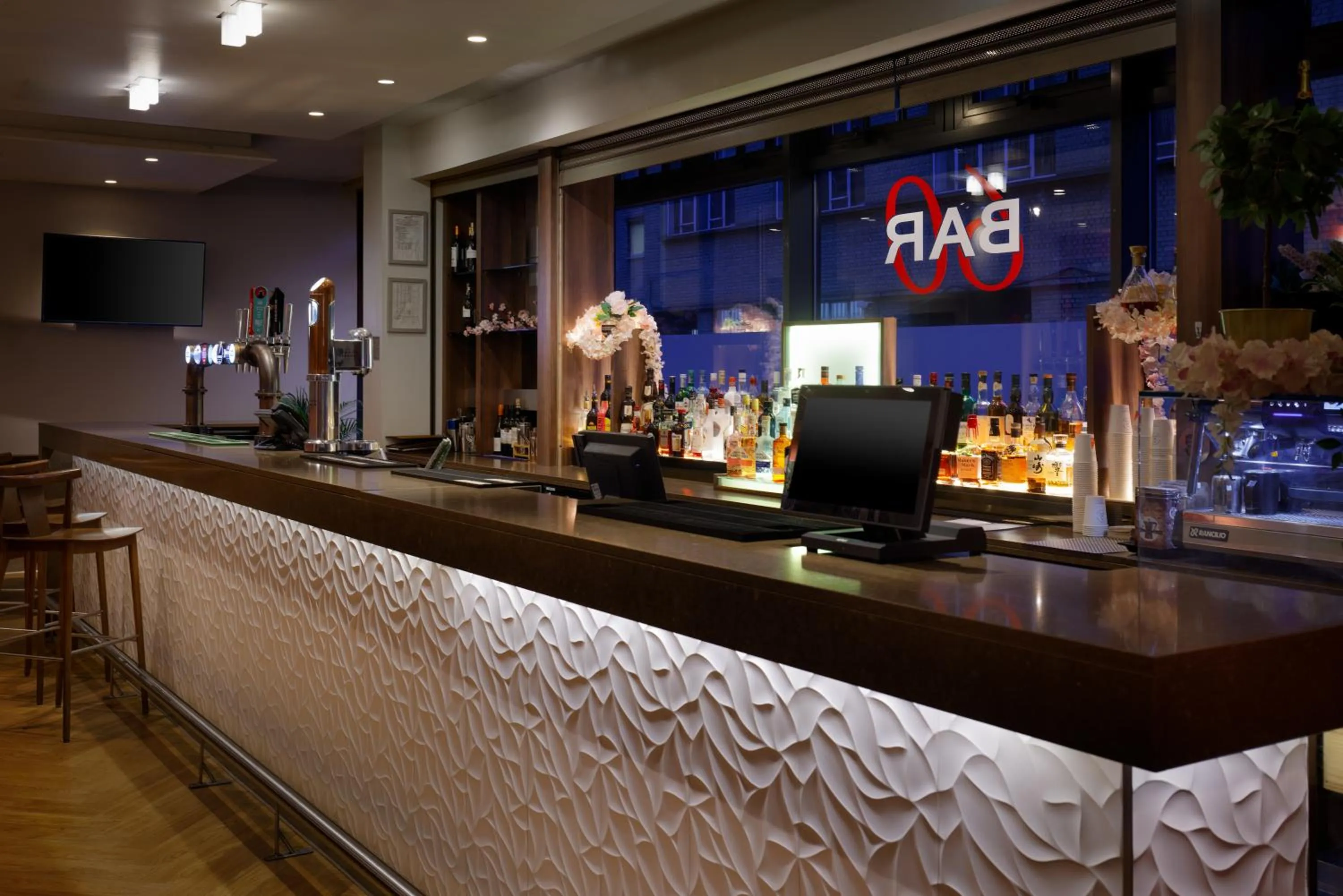 Lounge or bar in DoubleTree by Hilton London Angel Kings Cross