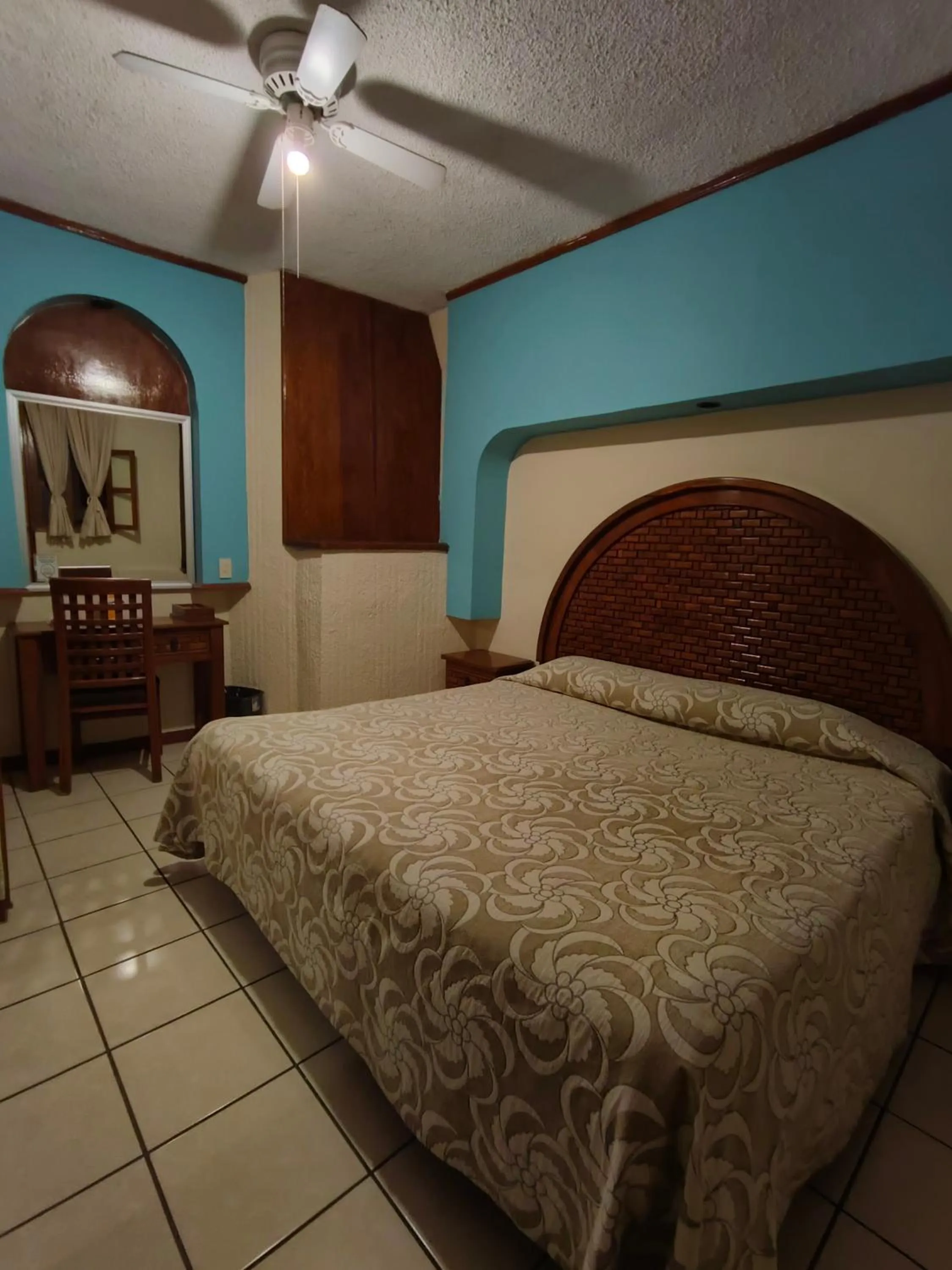 Photo of the whole room, Bed in Posada Tolosa