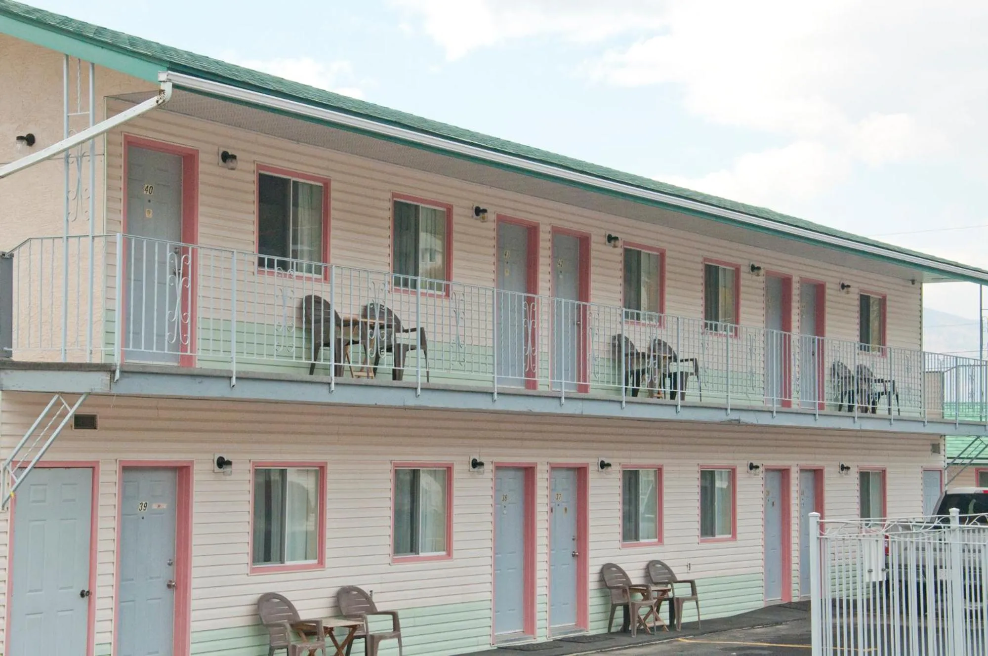 Property building in Sunset Motel