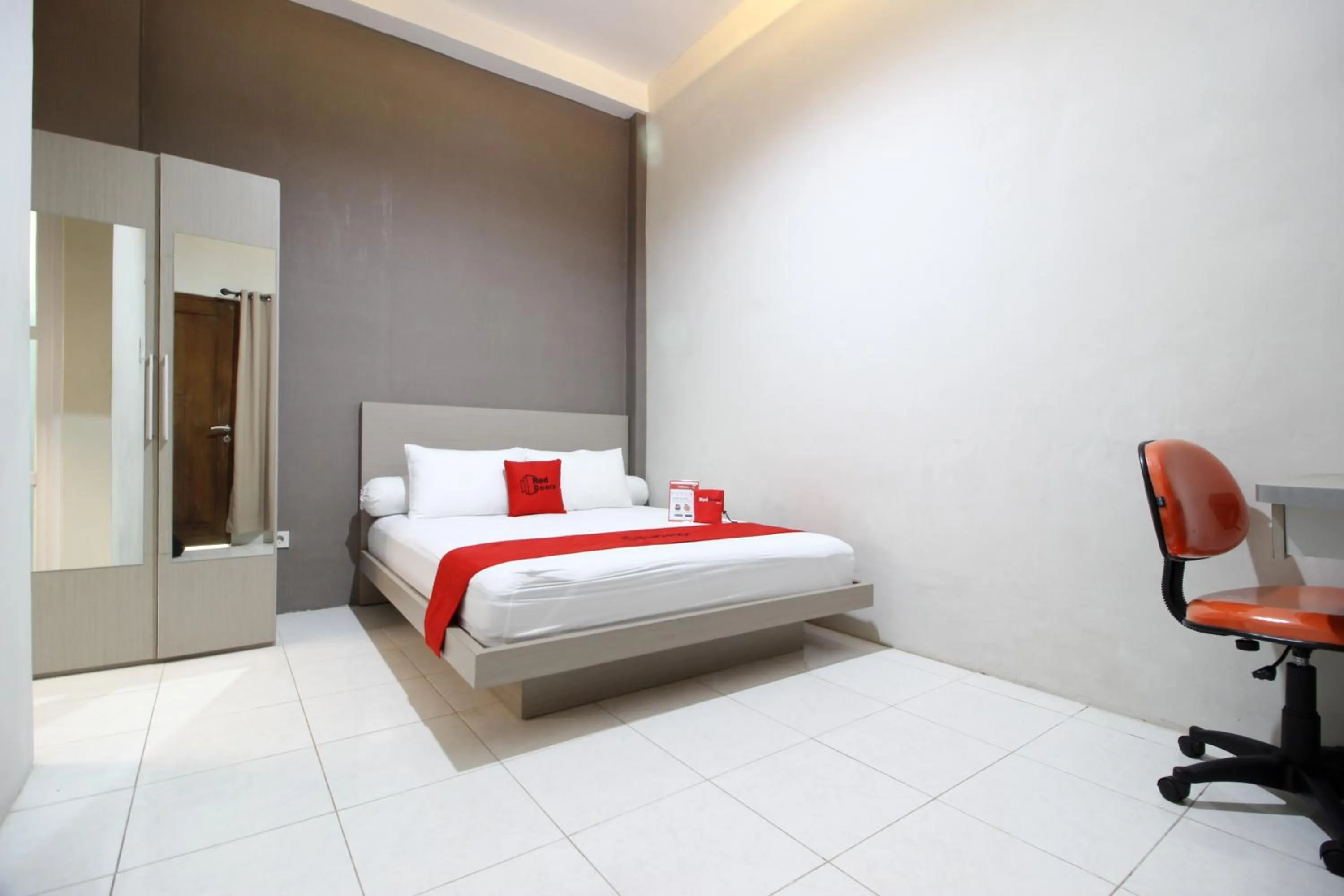 Bedroom, Bed in RedDoorz Plus near UPN Jogjakarta 2
