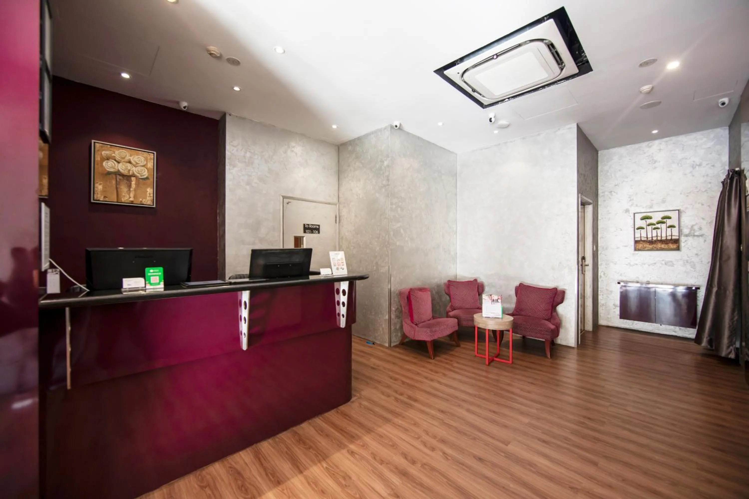 Lobby or reception in Fragrance Hotel - Balestier