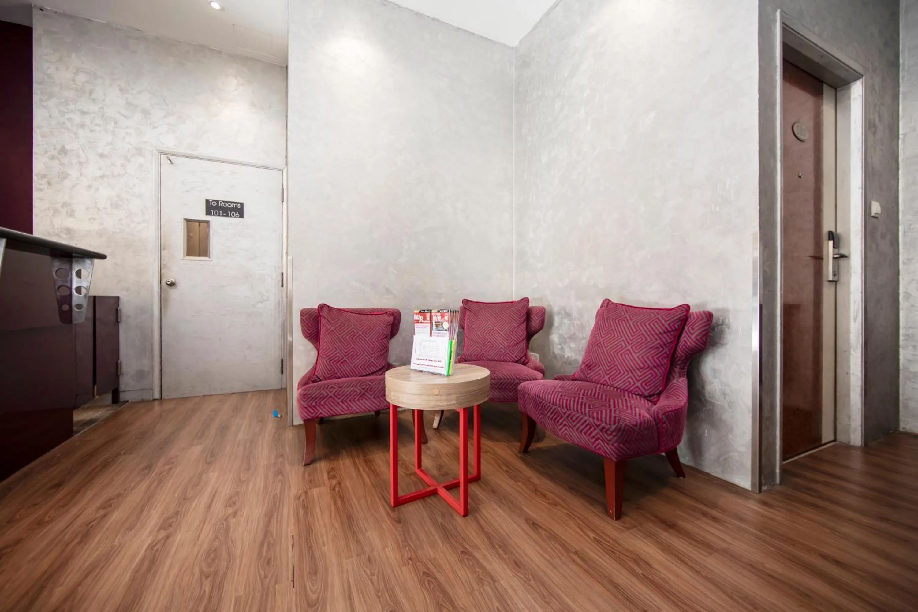 Seating area in Fragrance Hotel - Balestier