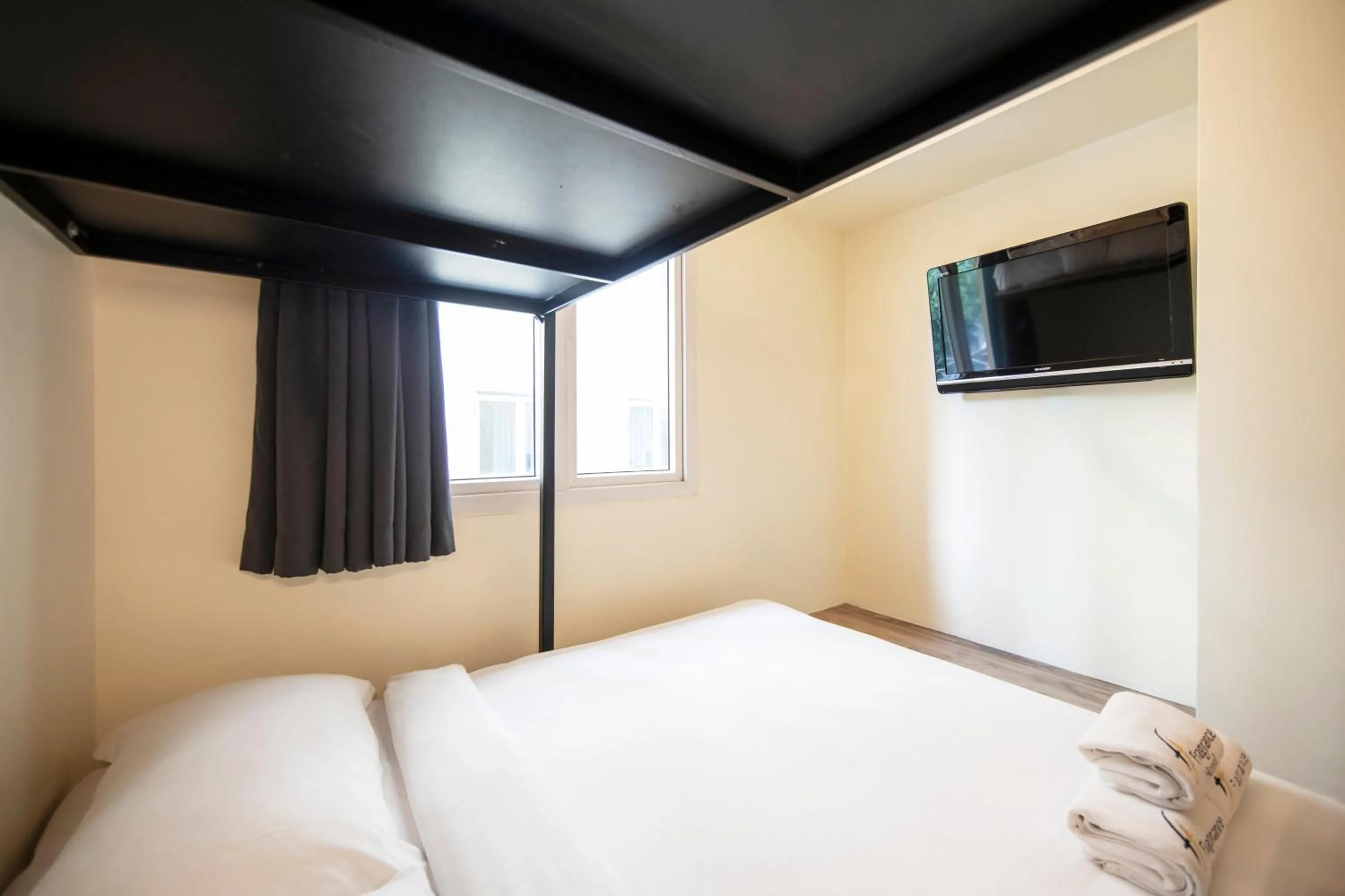 Bed in Fragrance Hotel - Balestier