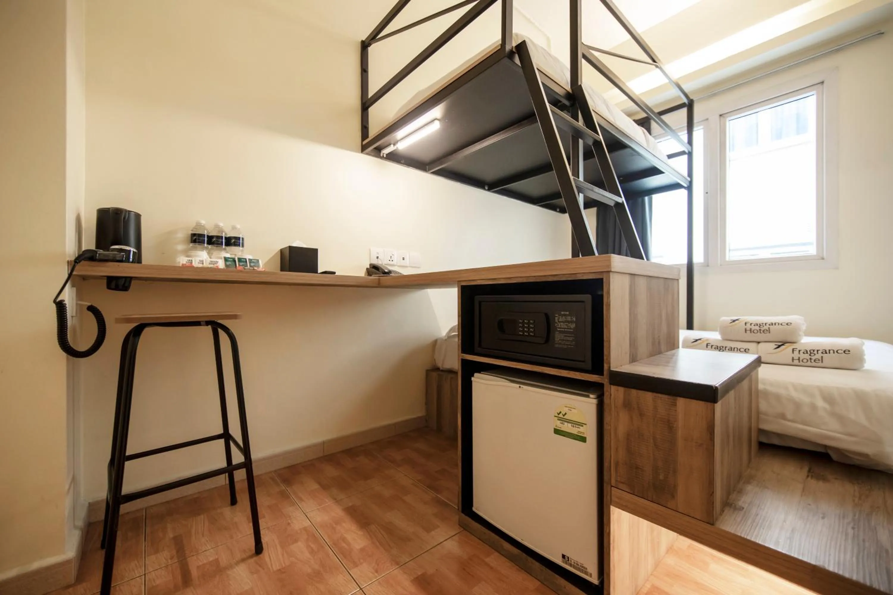 Coffee/tea facilities, Bed in Fragrance Hotel - Balestier