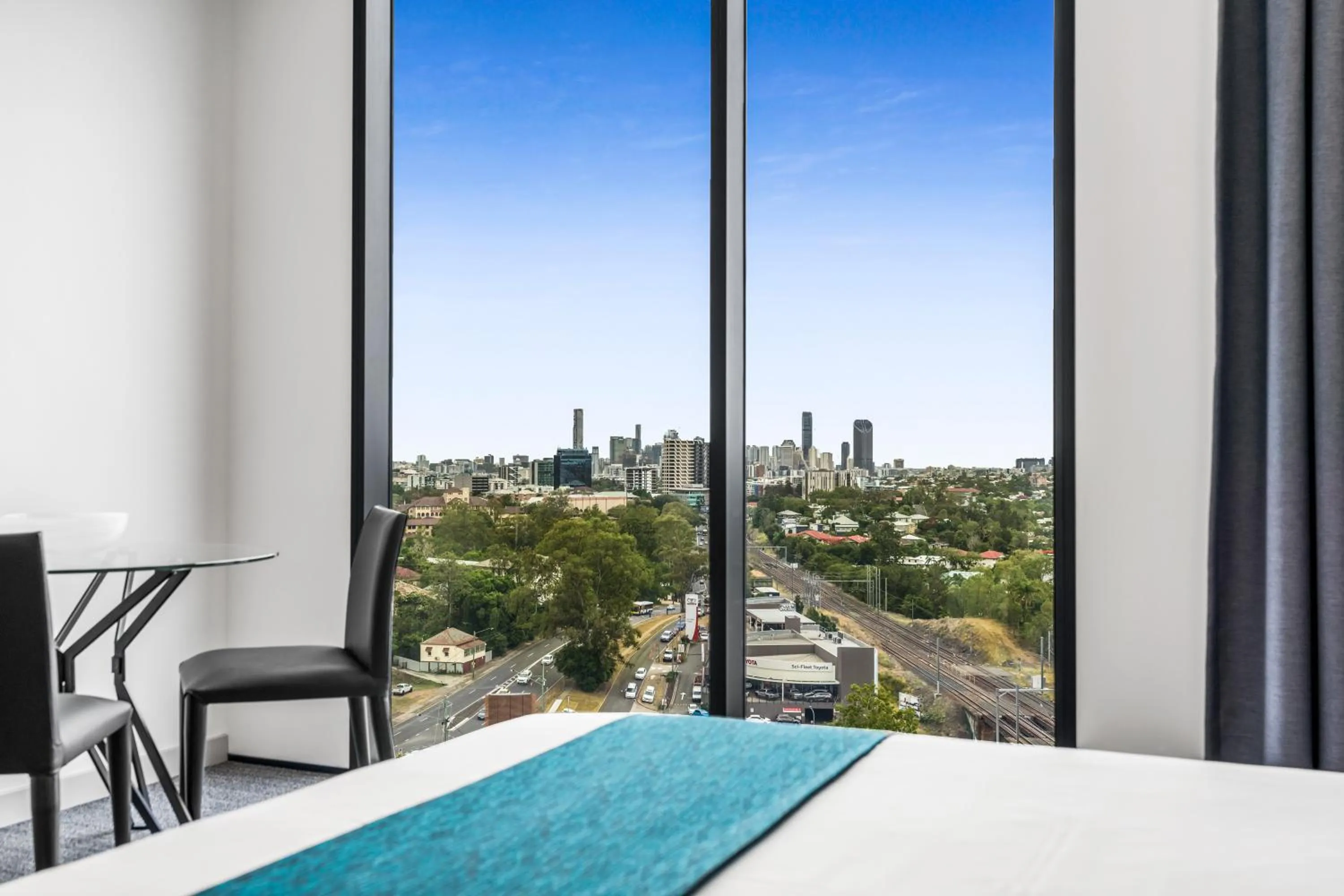 City view, Bed in Essence Suites Taringa