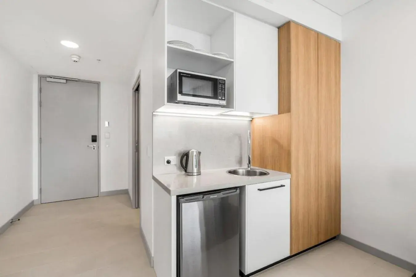 Studio City View Queen in Essence Suites Taringa Studio City View Queen in Essence Suites Taringa