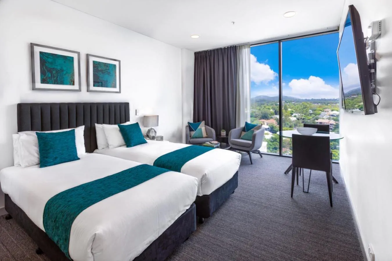 Property building, Bed in Essence Suites Taringa