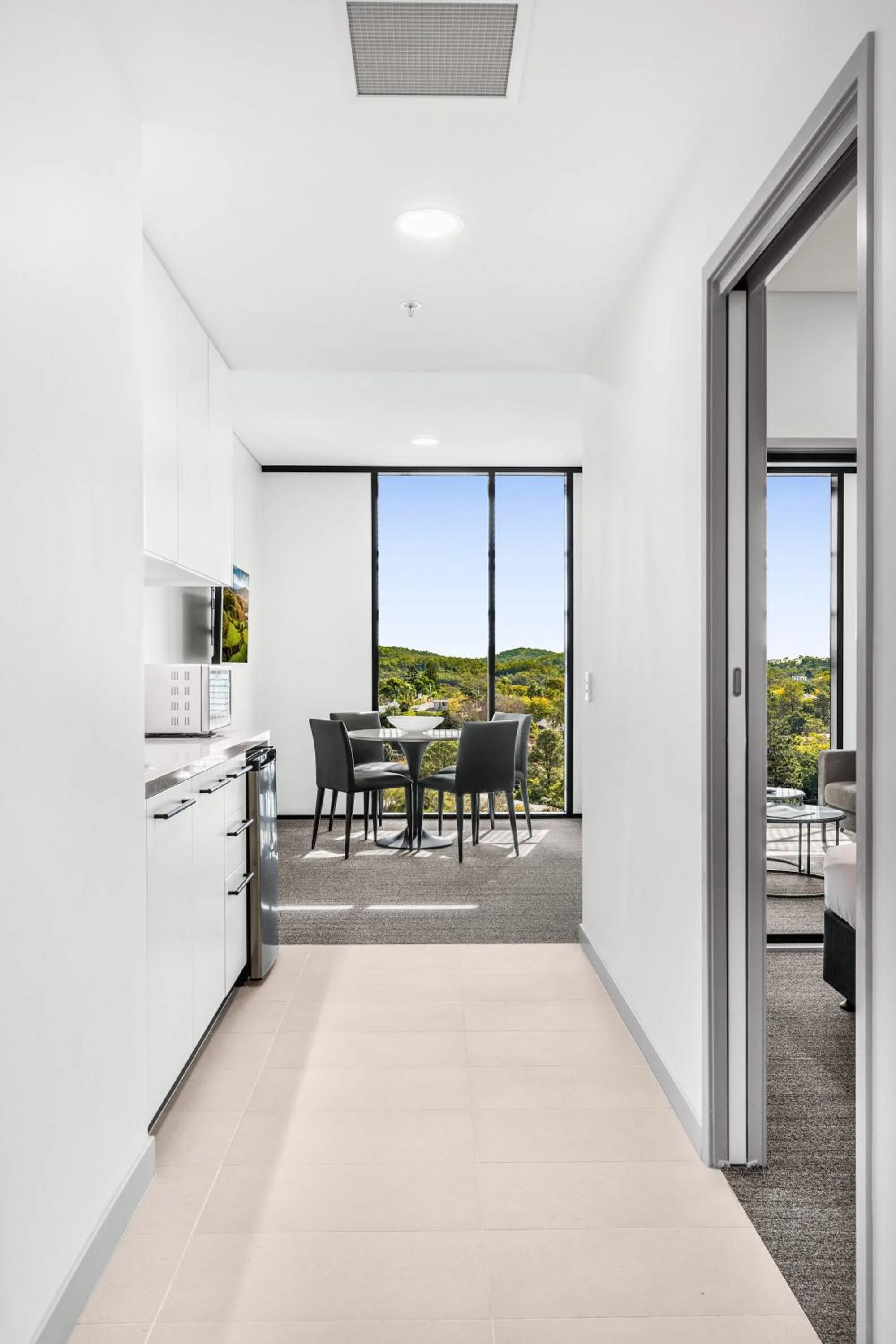 Guests, Bed in Essence Suites Taringa