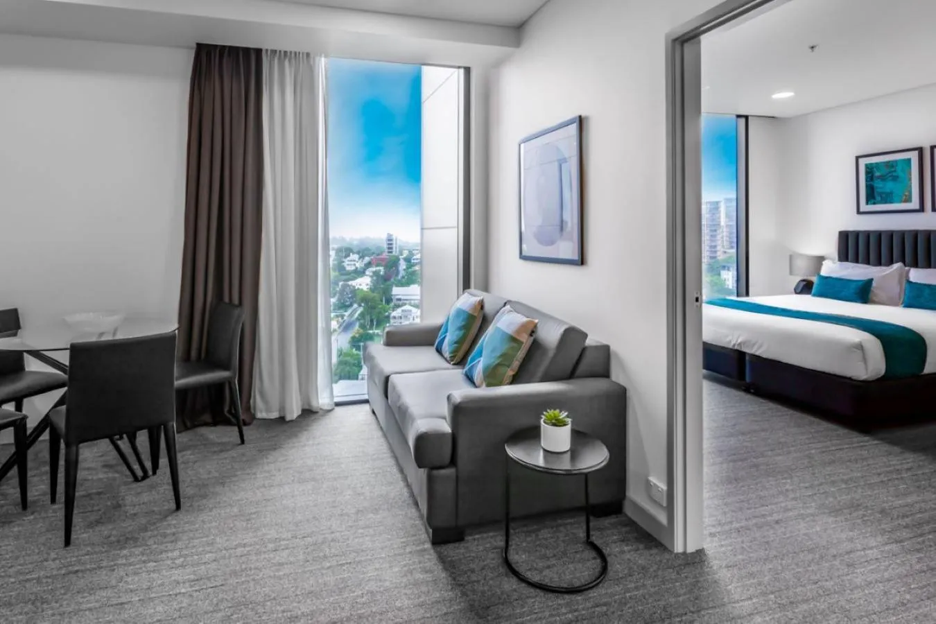 Guests, Bed in Essence Suites Taringa