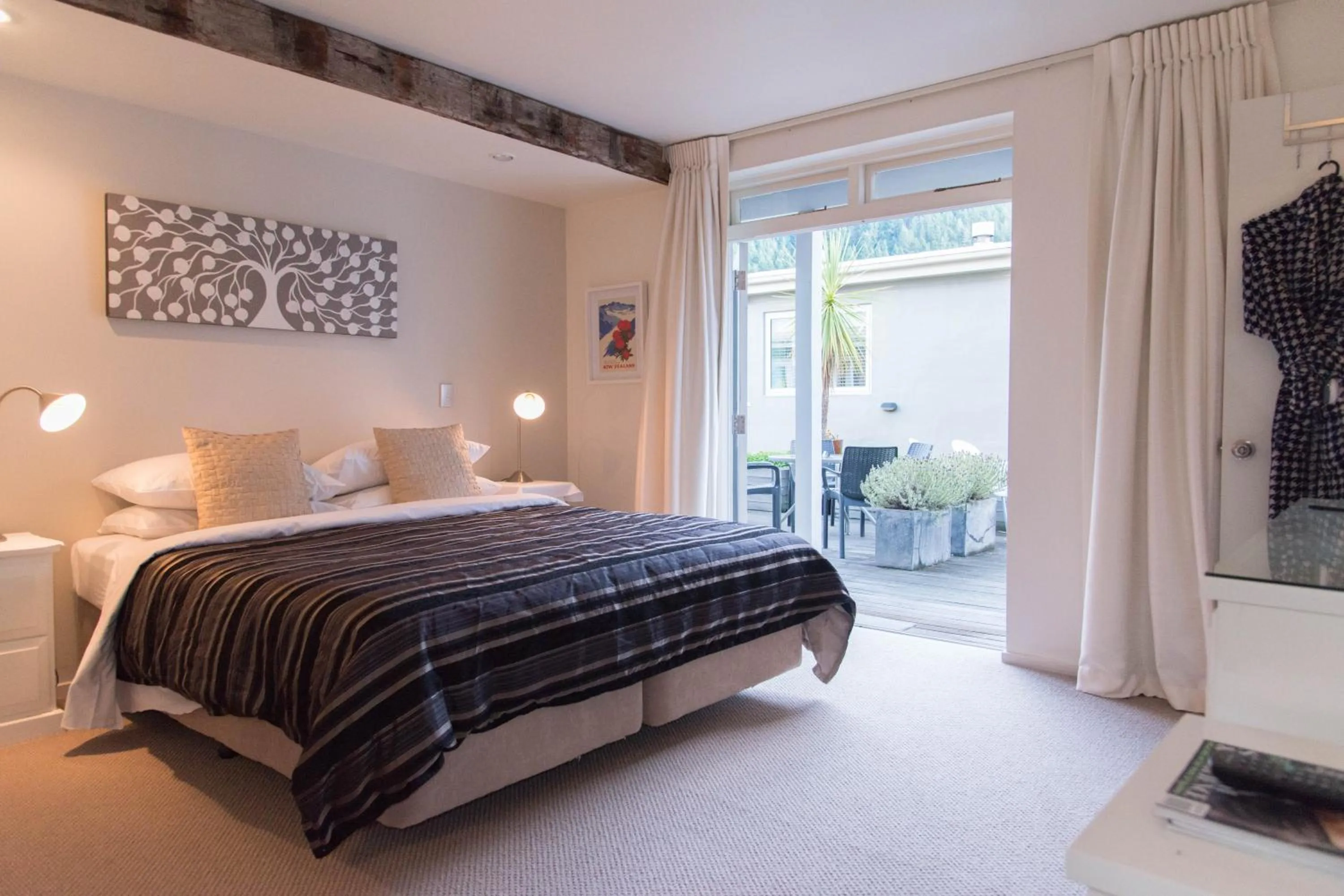 Bedroom, Bed in Queenstown House Bed & Breakfast and Apartments