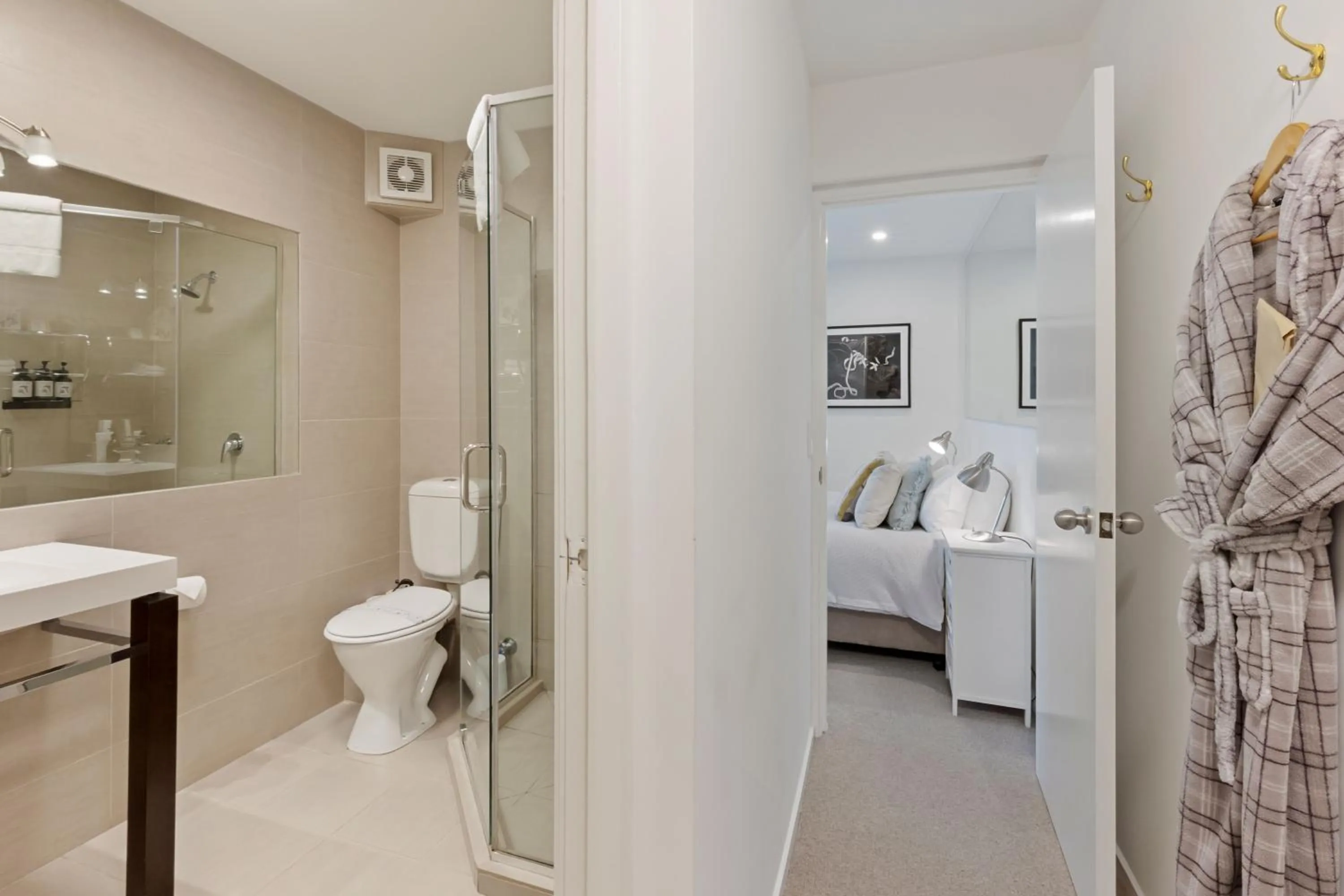 Bathroom in Queenstown House Bed & Breakfast and Apartments