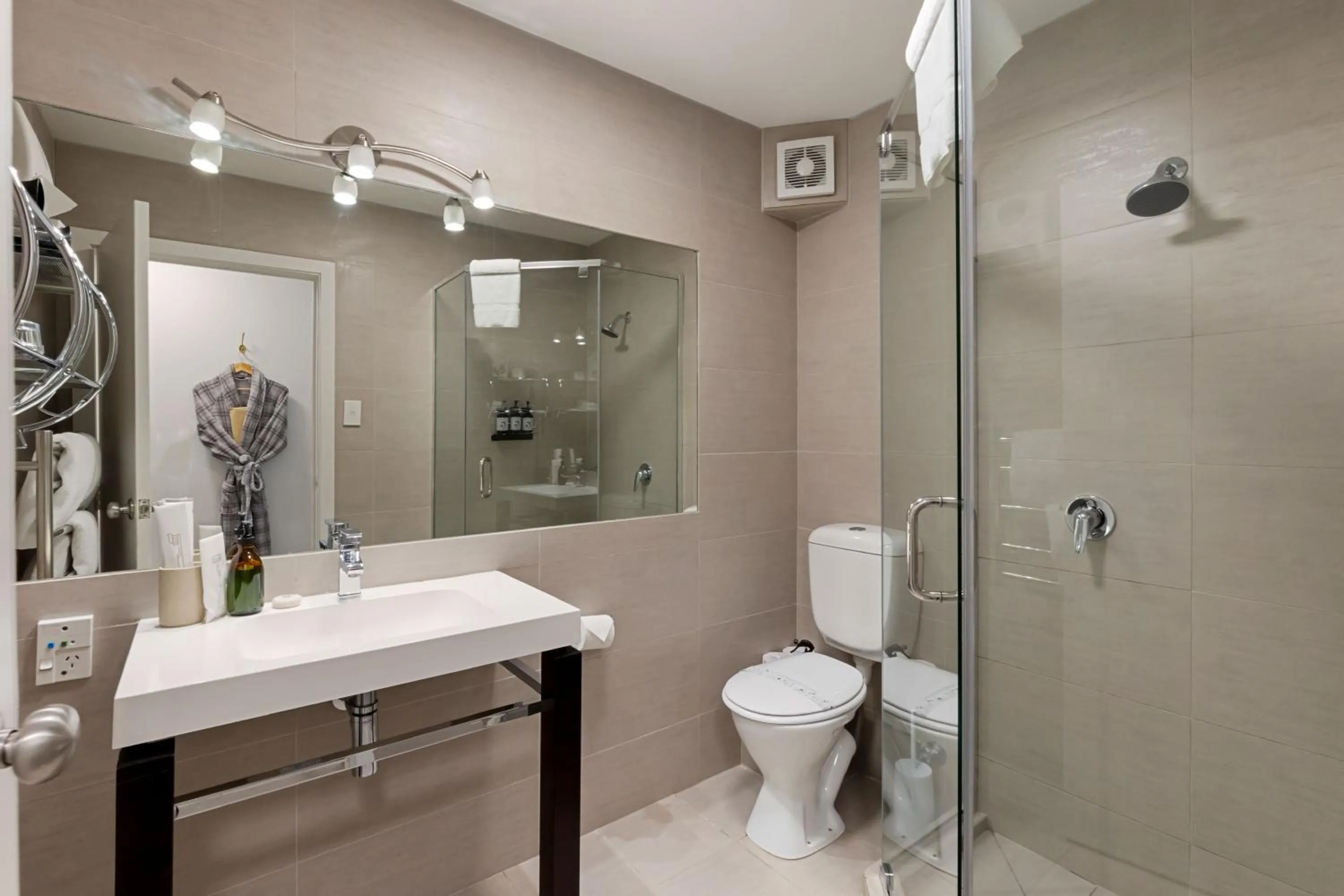 Bathroom in Queenstown House Bed & Breakfast and Apartments