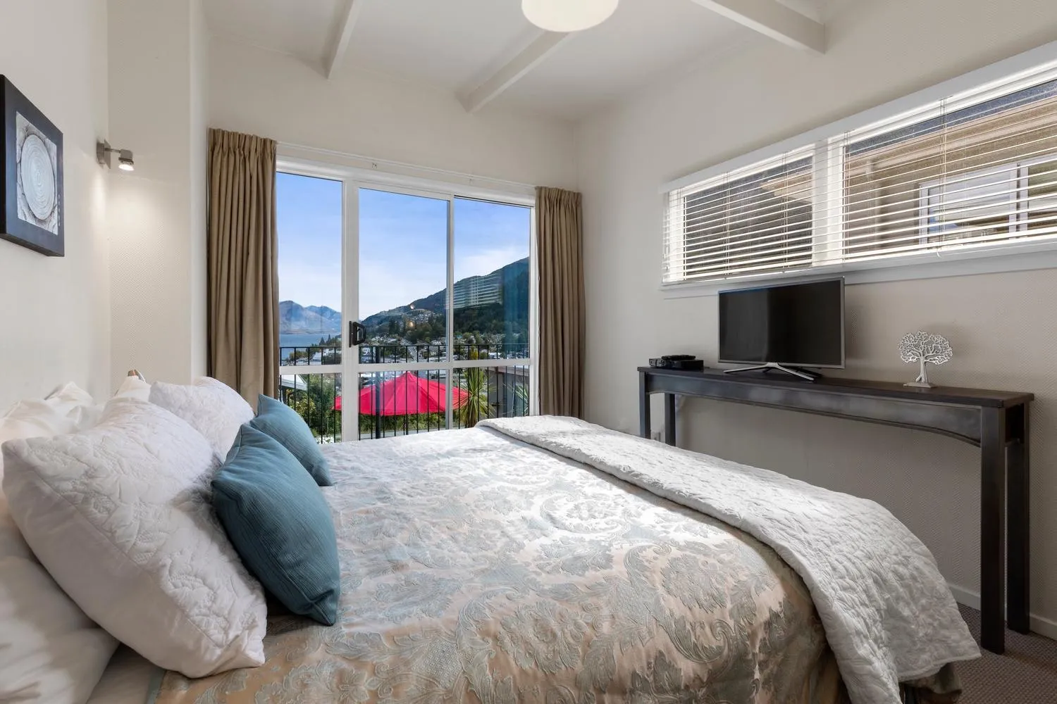 Mountain view, Bed in Queenstown House Bed & Breakfast and Apartments