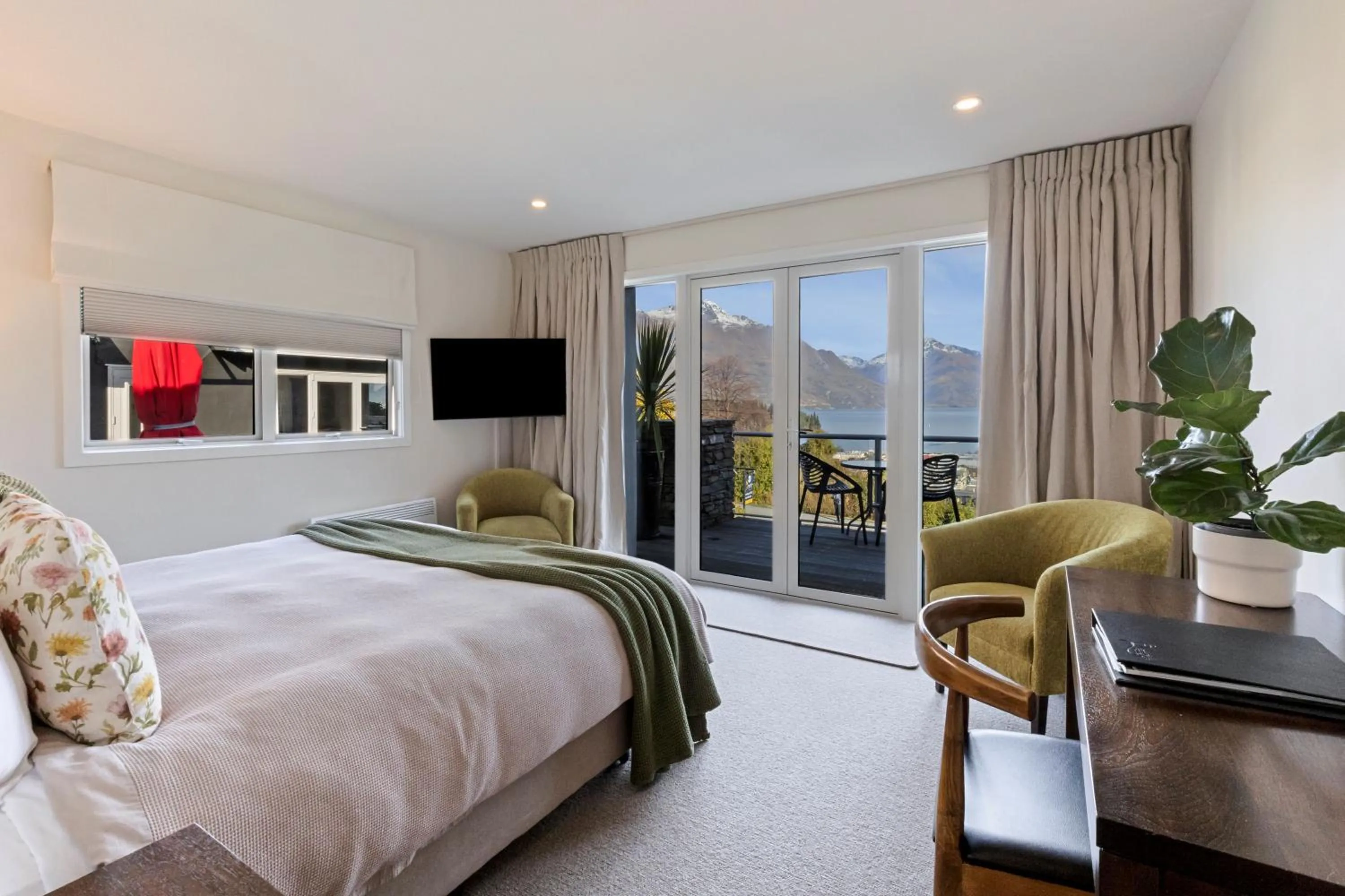 Bedroom, Bed in Queenstown House Bed & Breakfast and Apartments