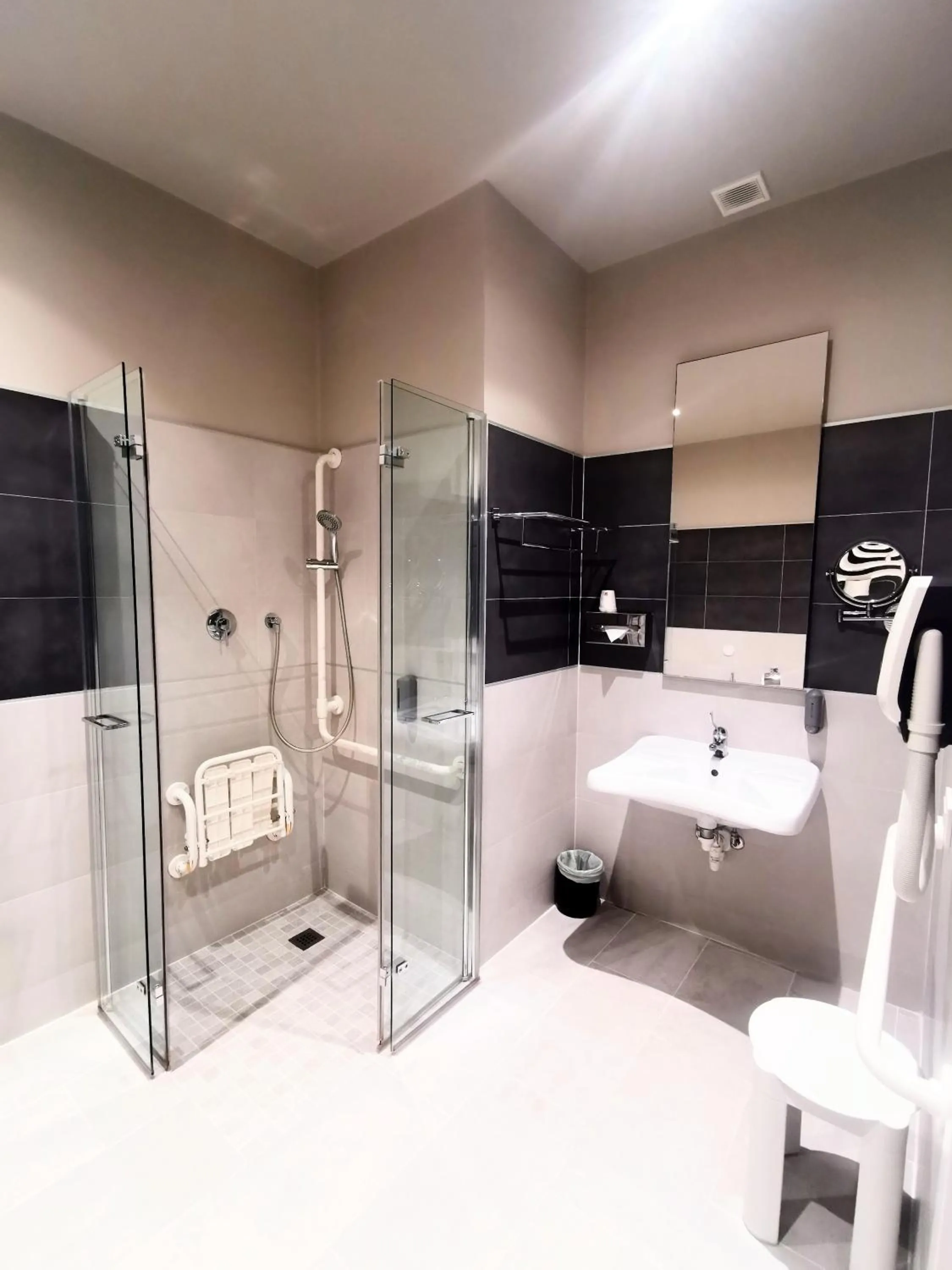 Bed in La Dolce Vita Hotel