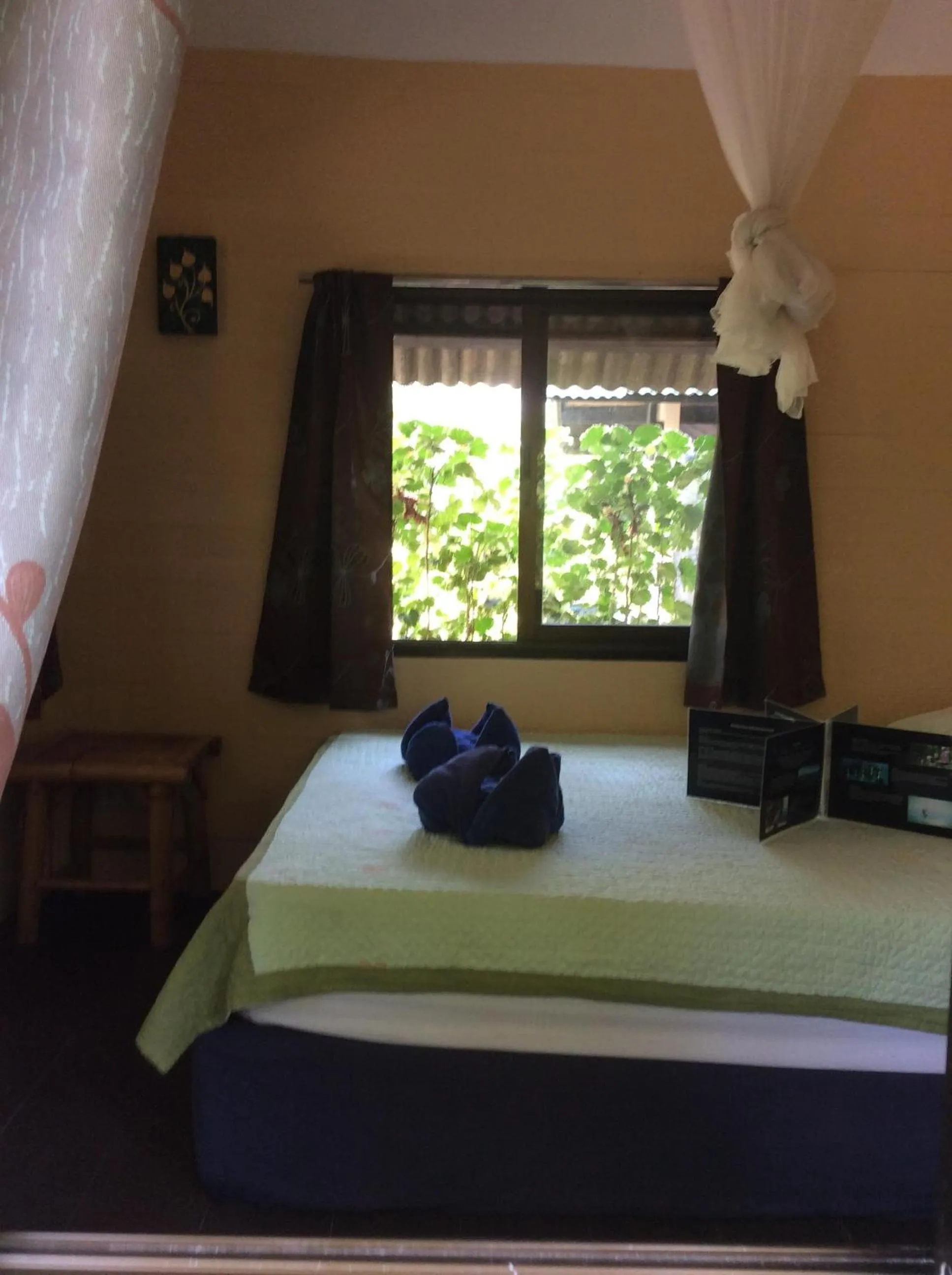 Photo of the whole room, Bed in Seetanu Bungalows