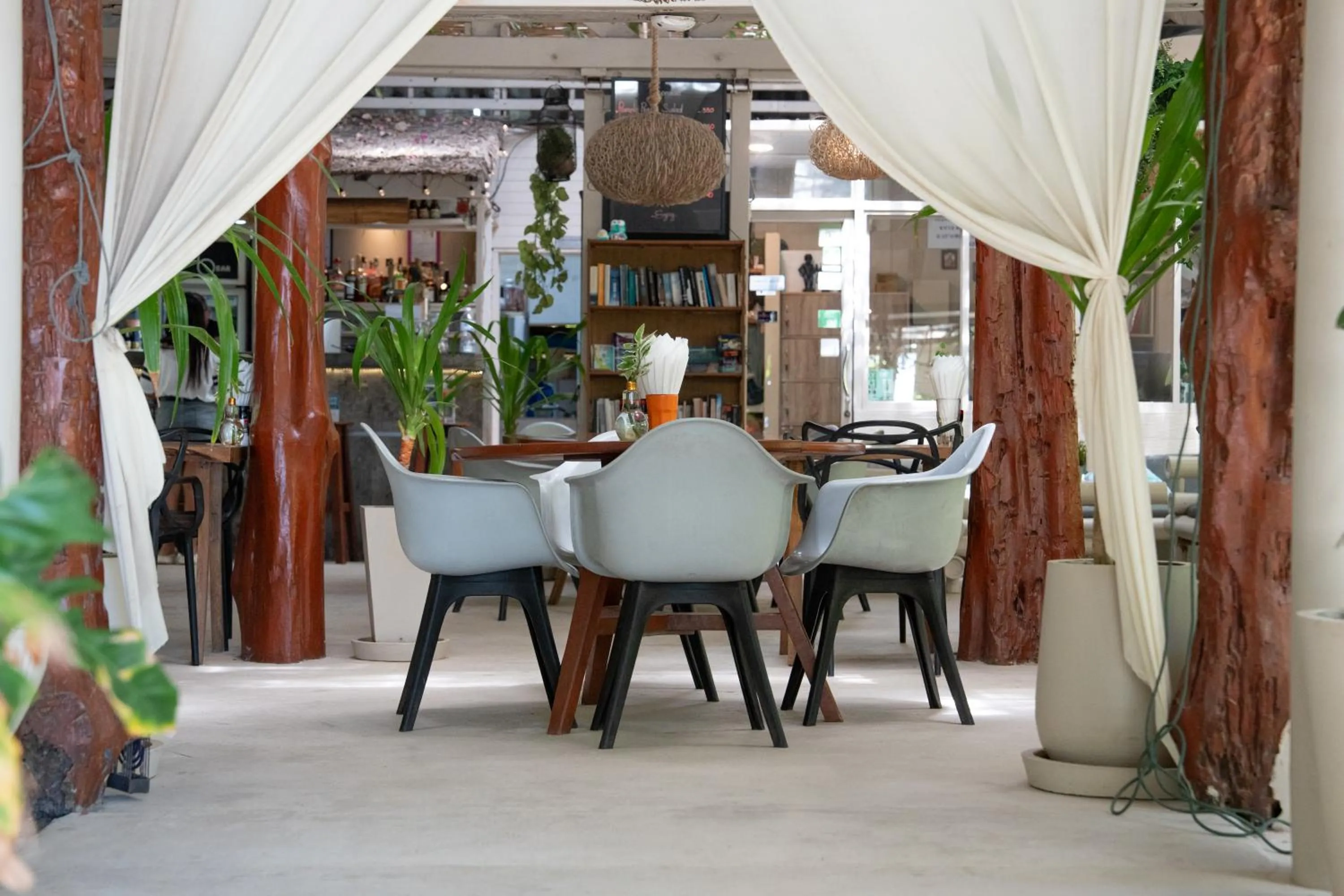 Restaurant/places to eat in Seetanu Bungalows