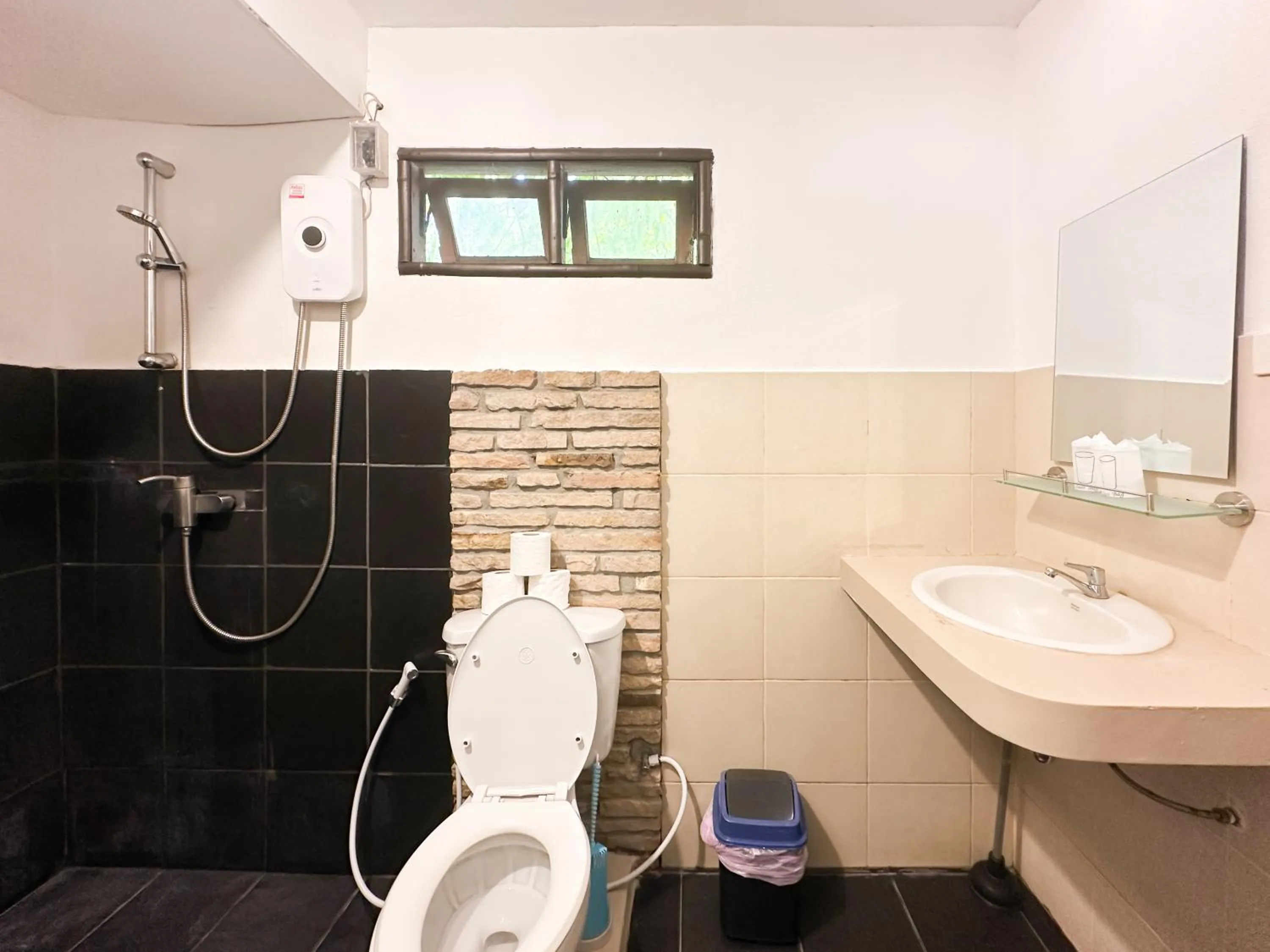 Shower in Seetanu Bungalows