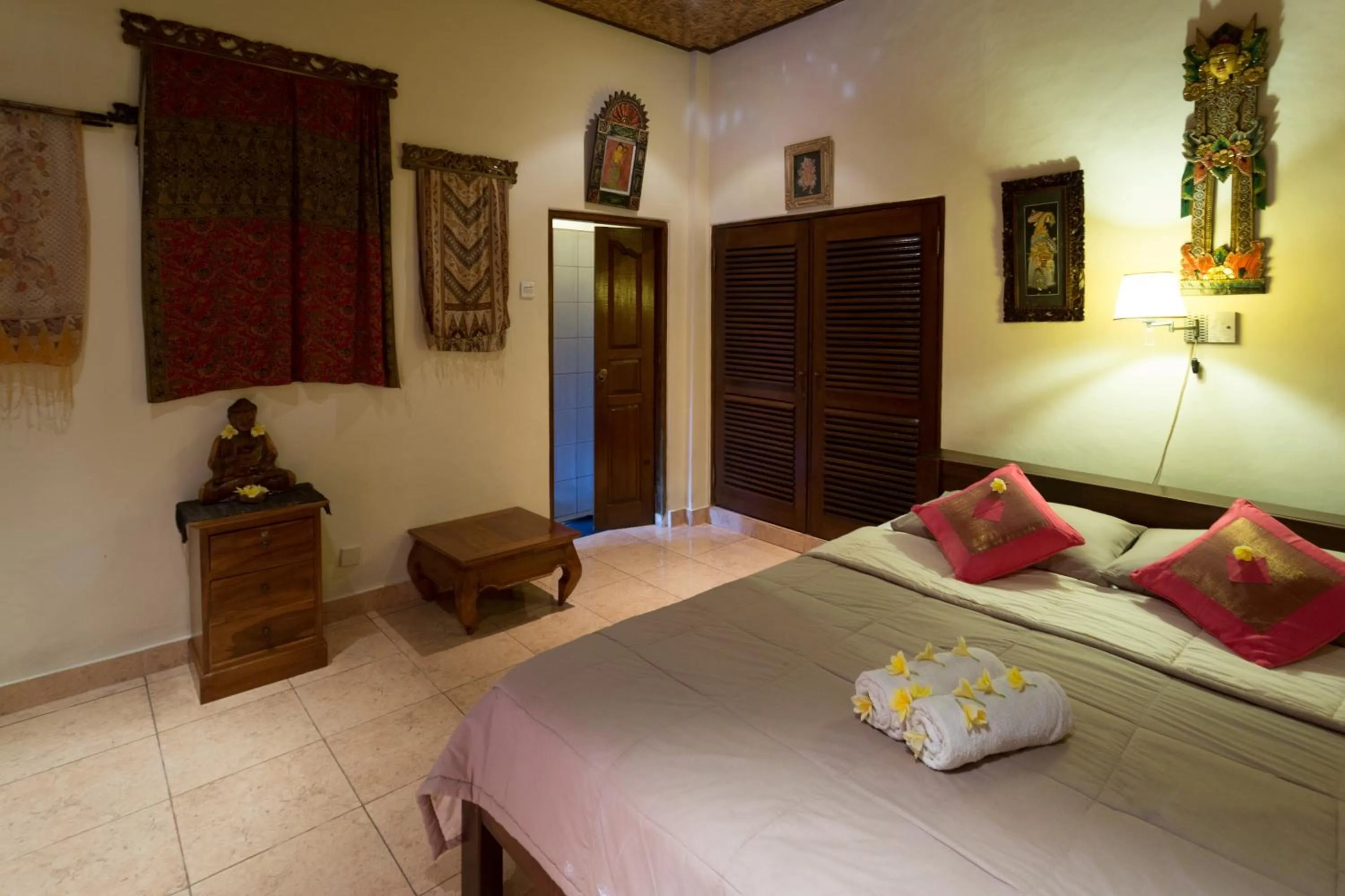 Photo of the whole room, Bed in Bali Asli Lodge by EPS