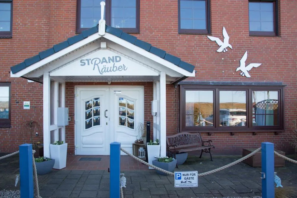 Facade/entrance in Hotel Strandräuber