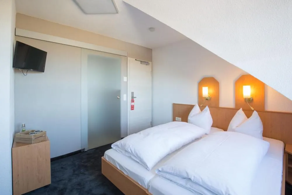 Photo of the whole room, Bed in Hotel Strandräuber