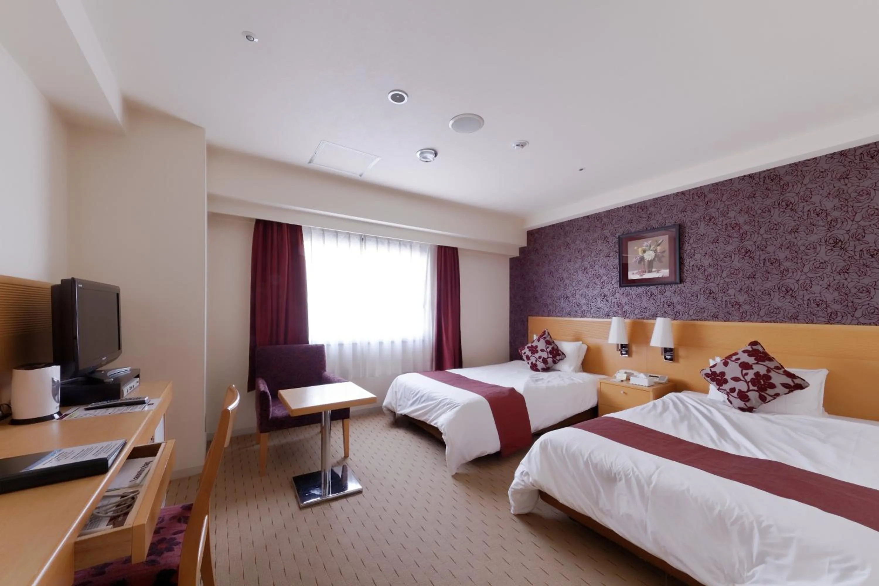 Photo of the whole room, Bed in Welco Narita