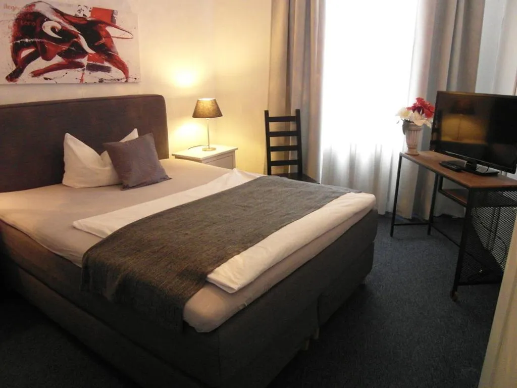 Bed in Hotel Frankfurter Hof