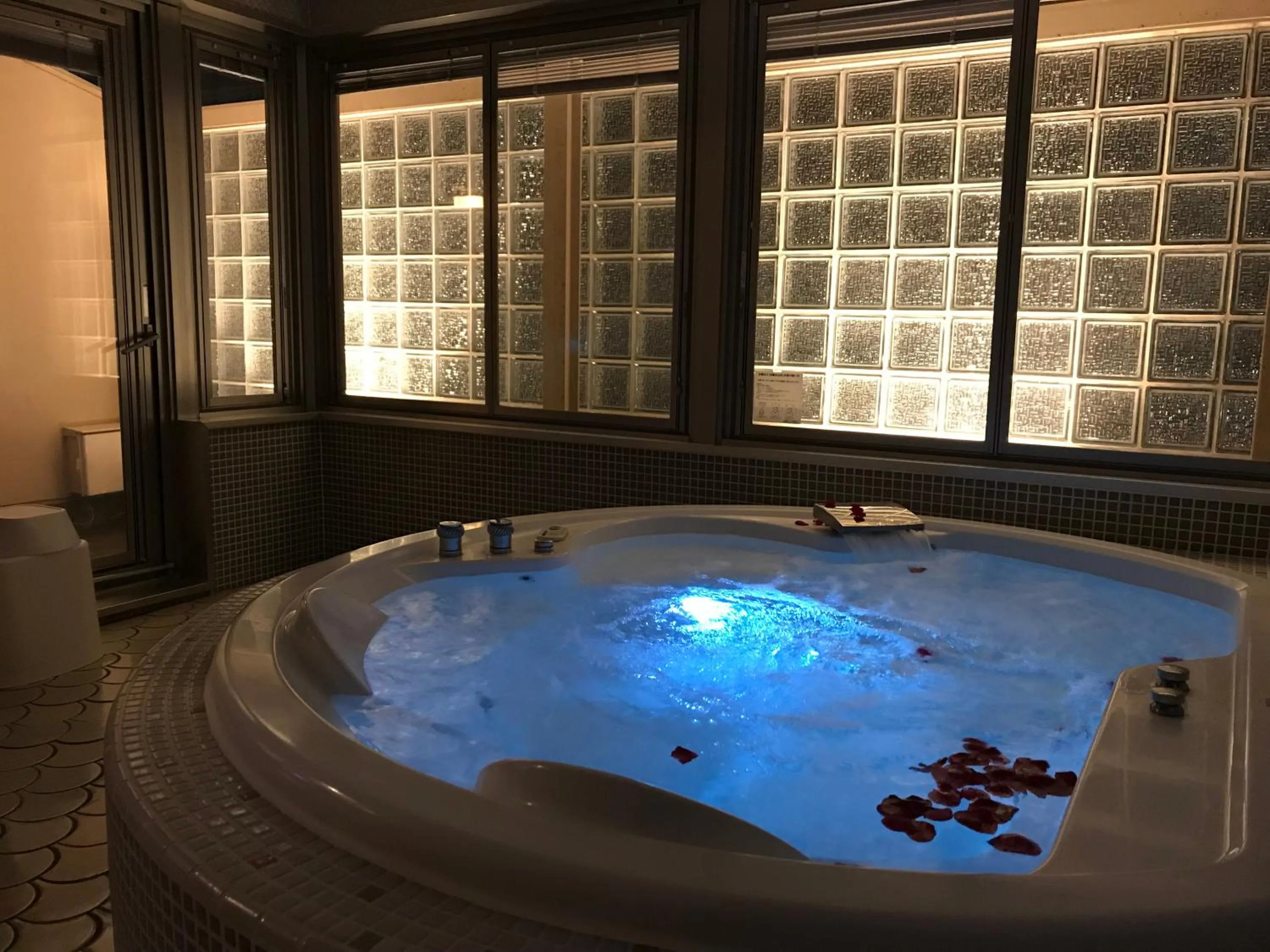 Hot Spring Bath in WATER HOTEL Cy (Audlt Only)