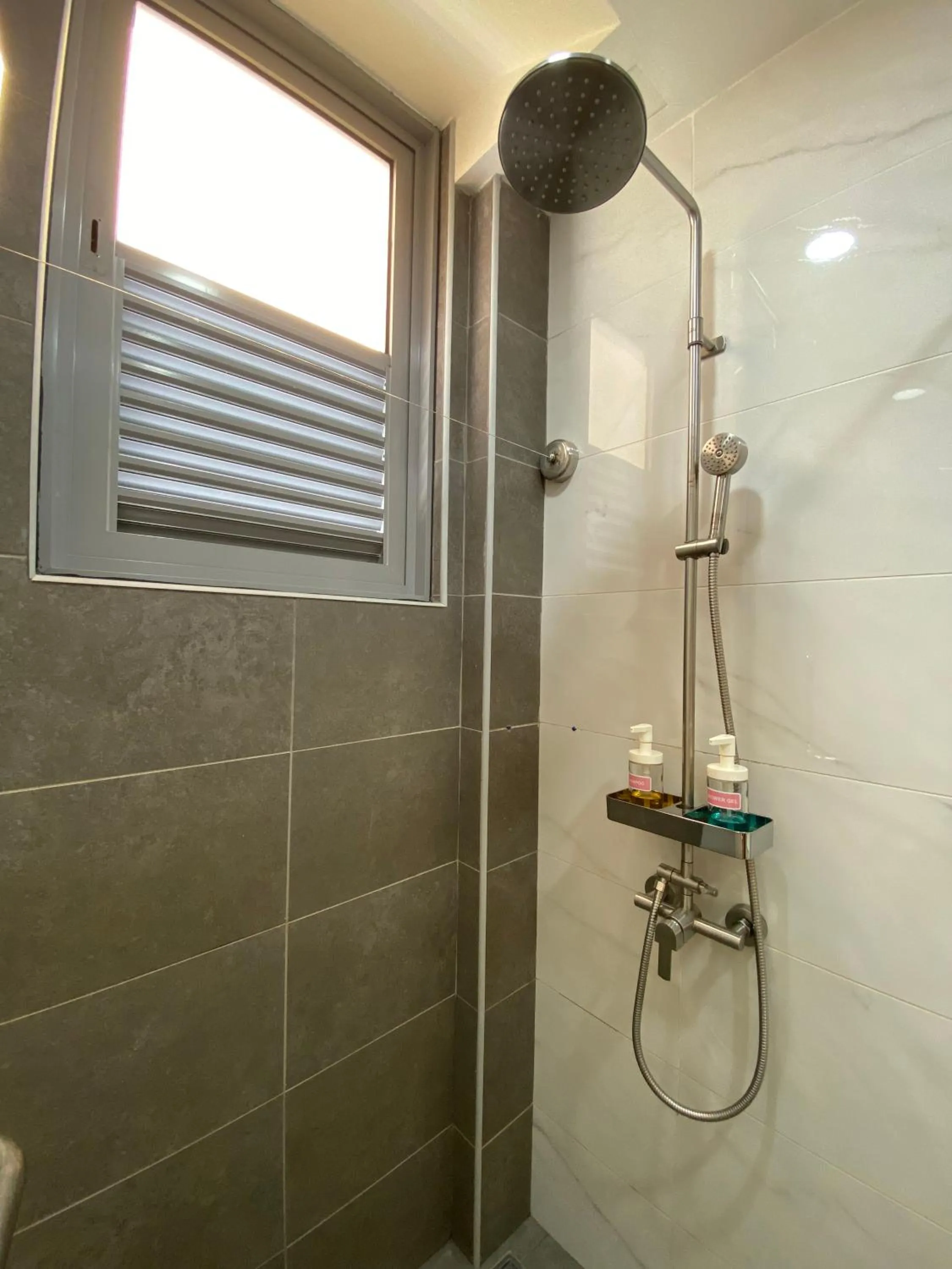 Shower in Paralian Hulhumale'