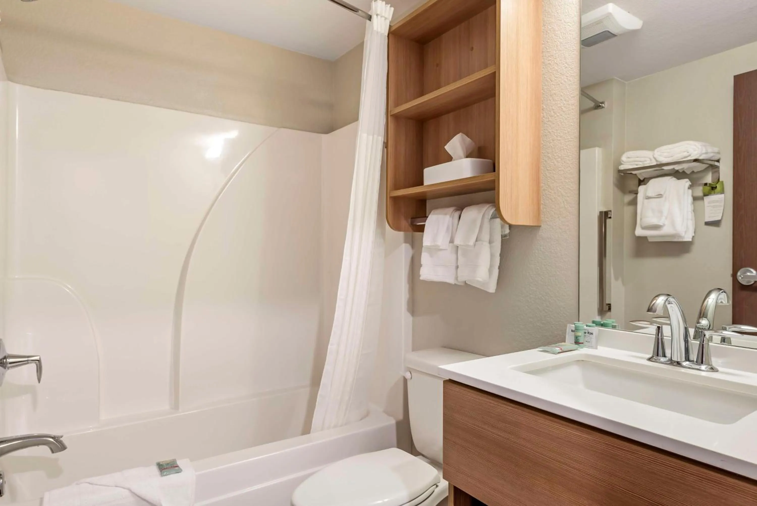 Bathroom in Best Western Limon