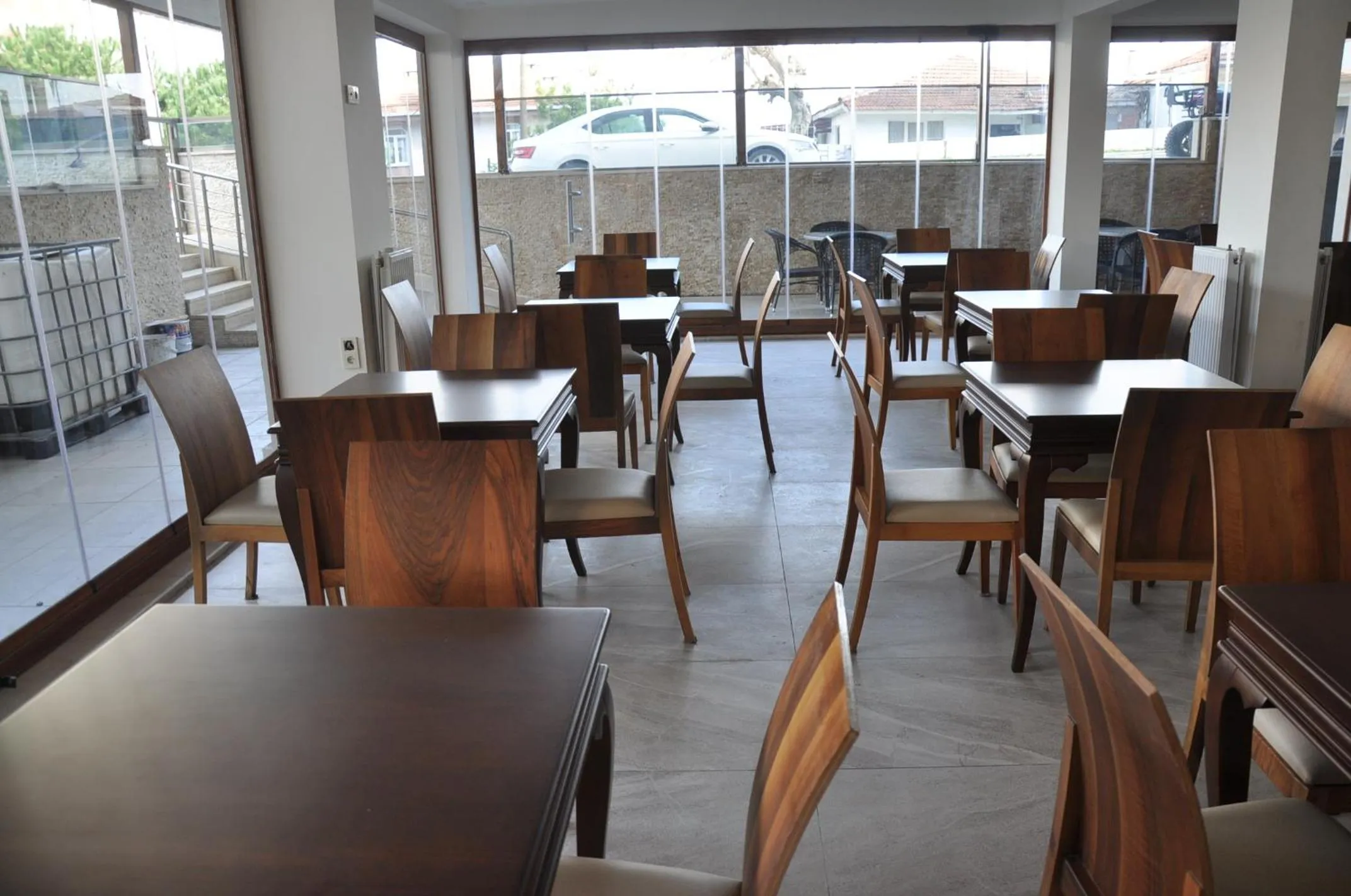 Restaurant/places to eat in Longoz Hotel