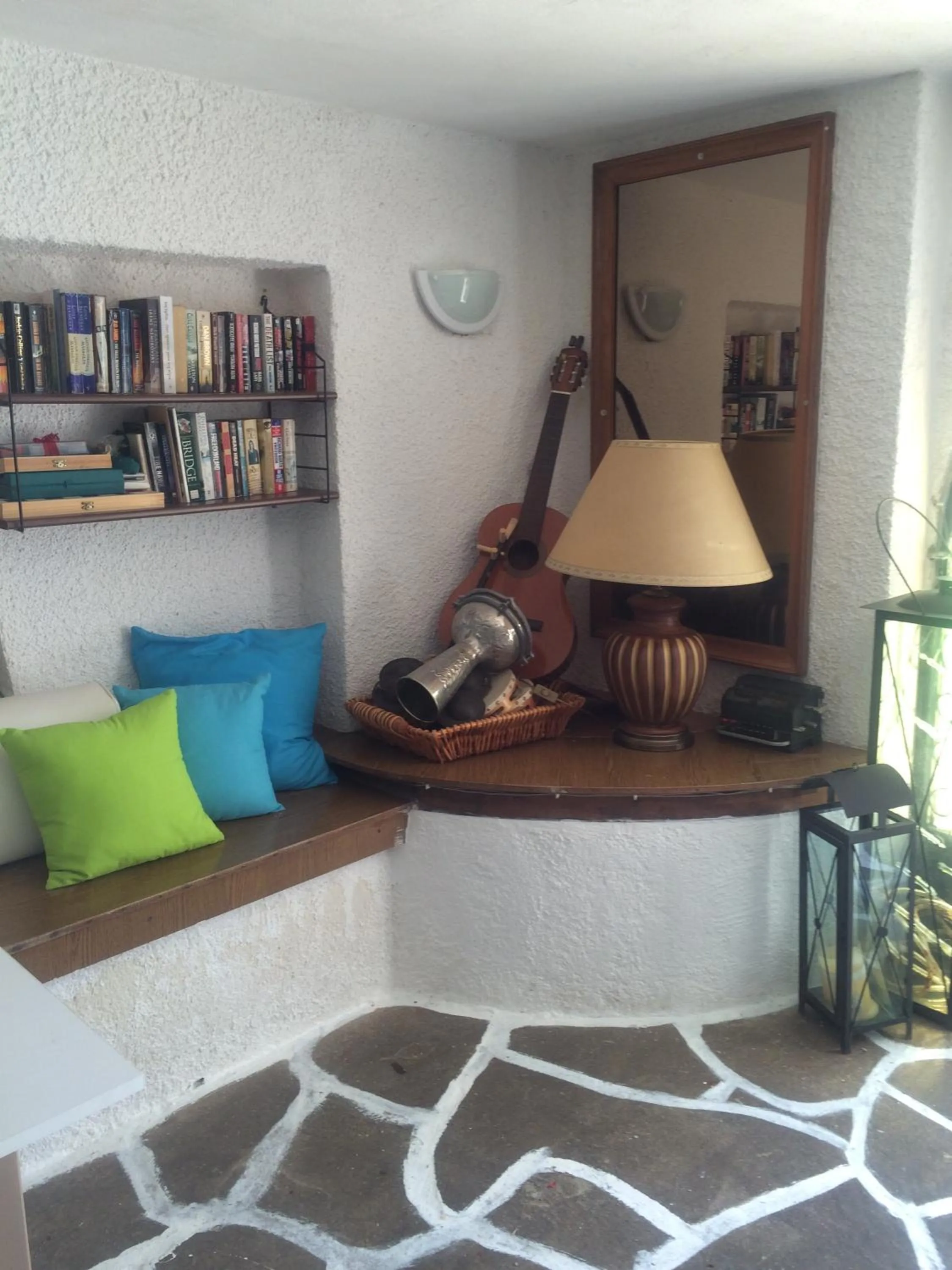 Library in Villa Belmar Self-Catered Apartments