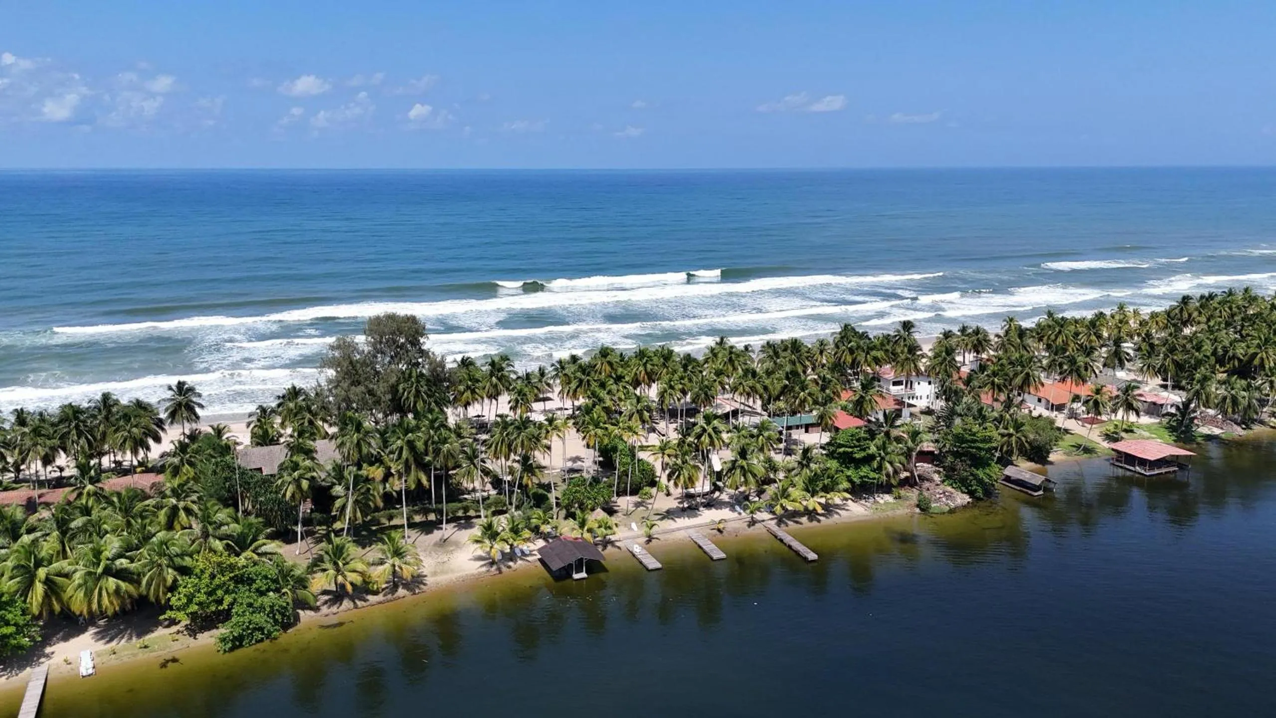 Beach in Hotel Coucoue Lodge