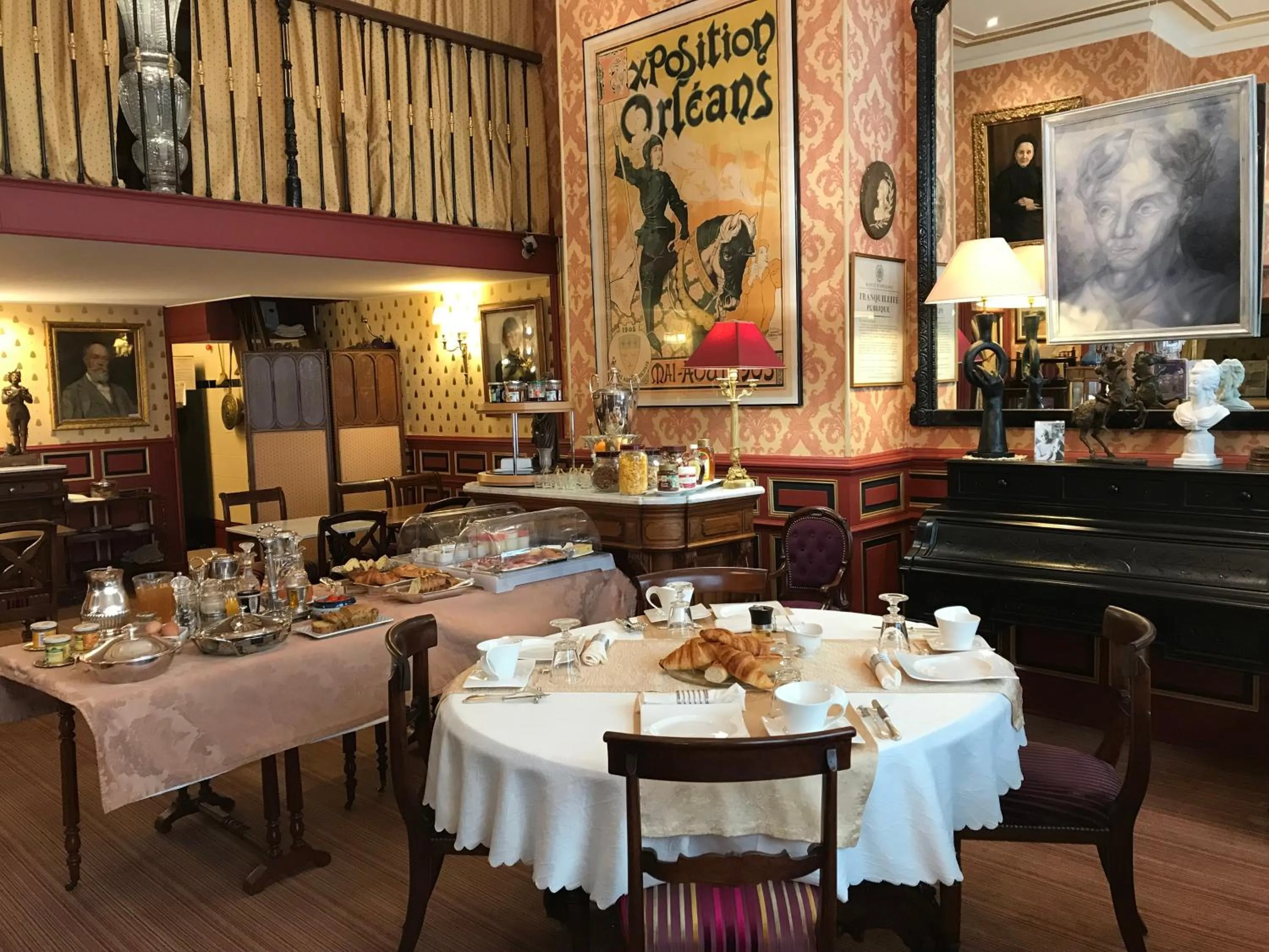 Lunch in Hôtel de l'Abeille
