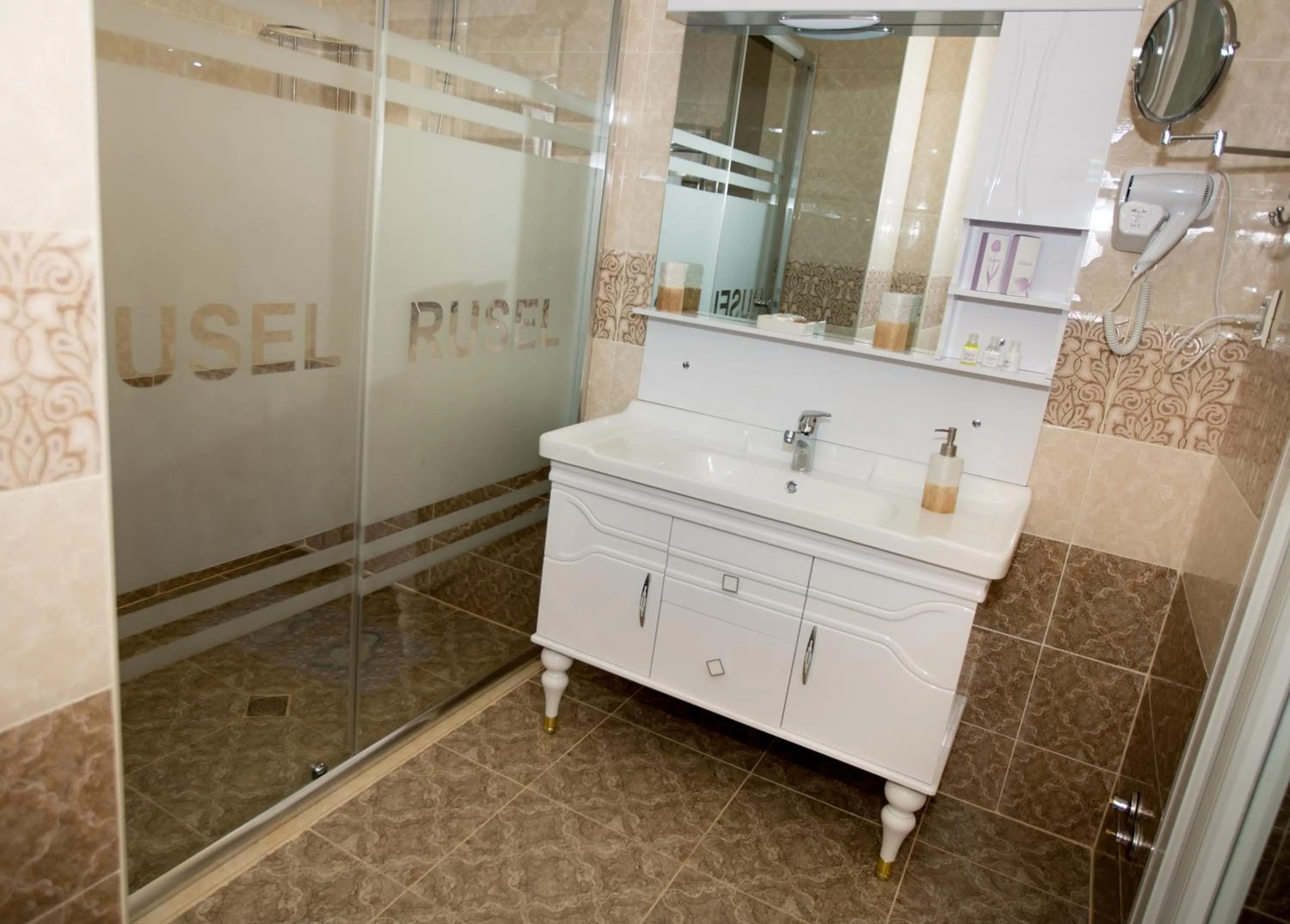 Bathroom in Rusel Hotel