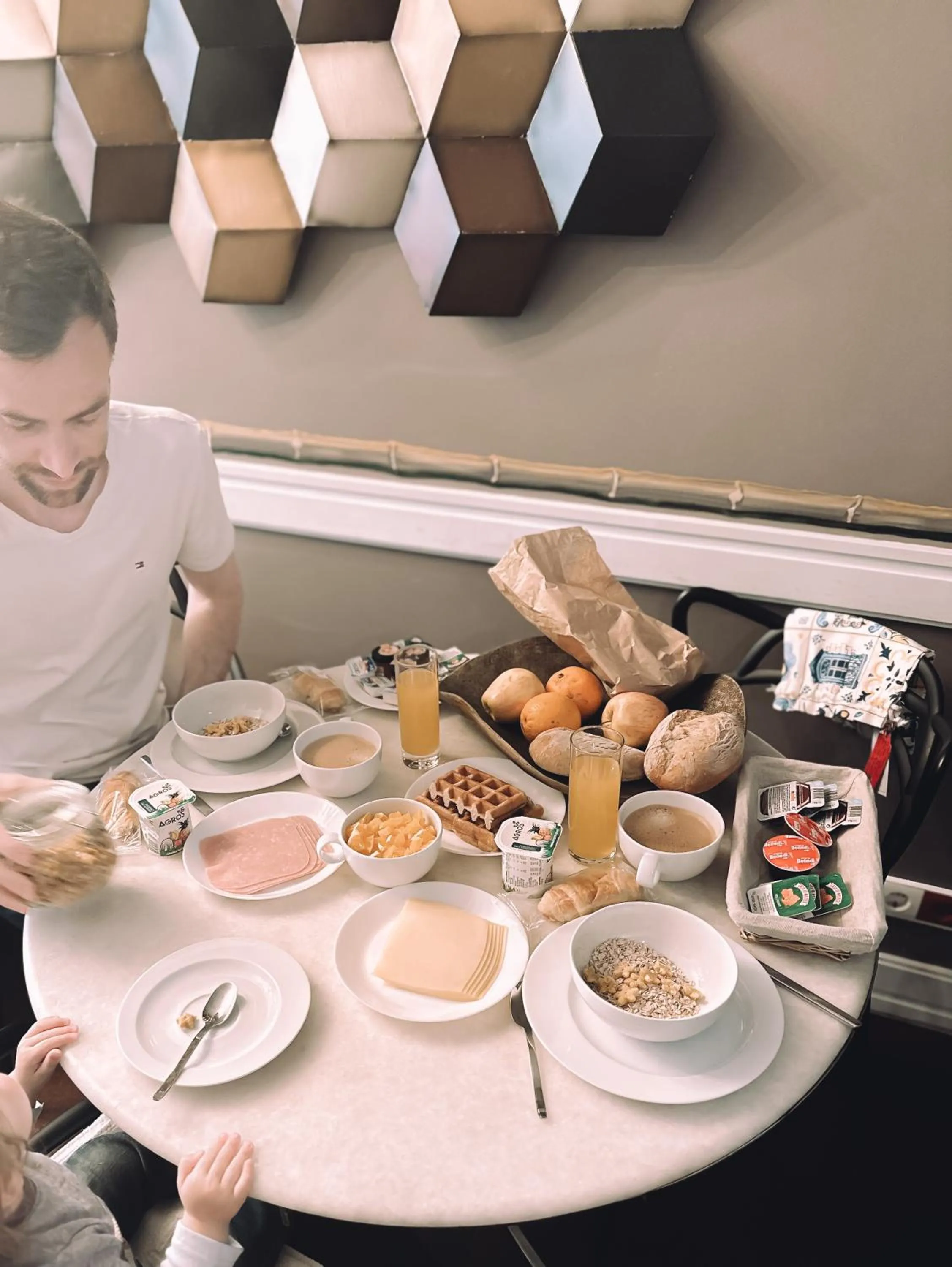 Breakfast in Lisbon Colours Bairro Alto Apartments