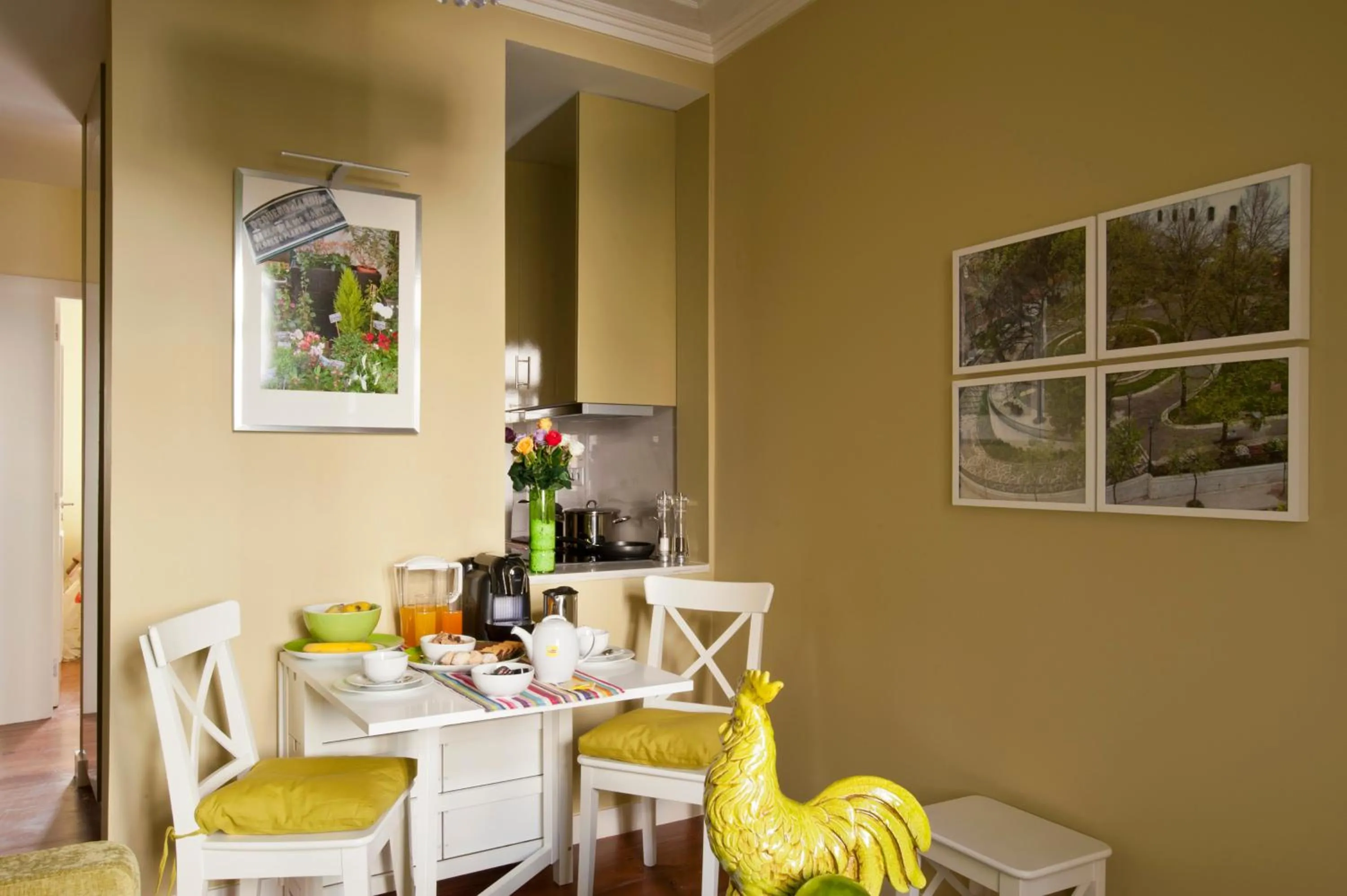 Dining area in Lisbon Colours Bairro Alto Apartments